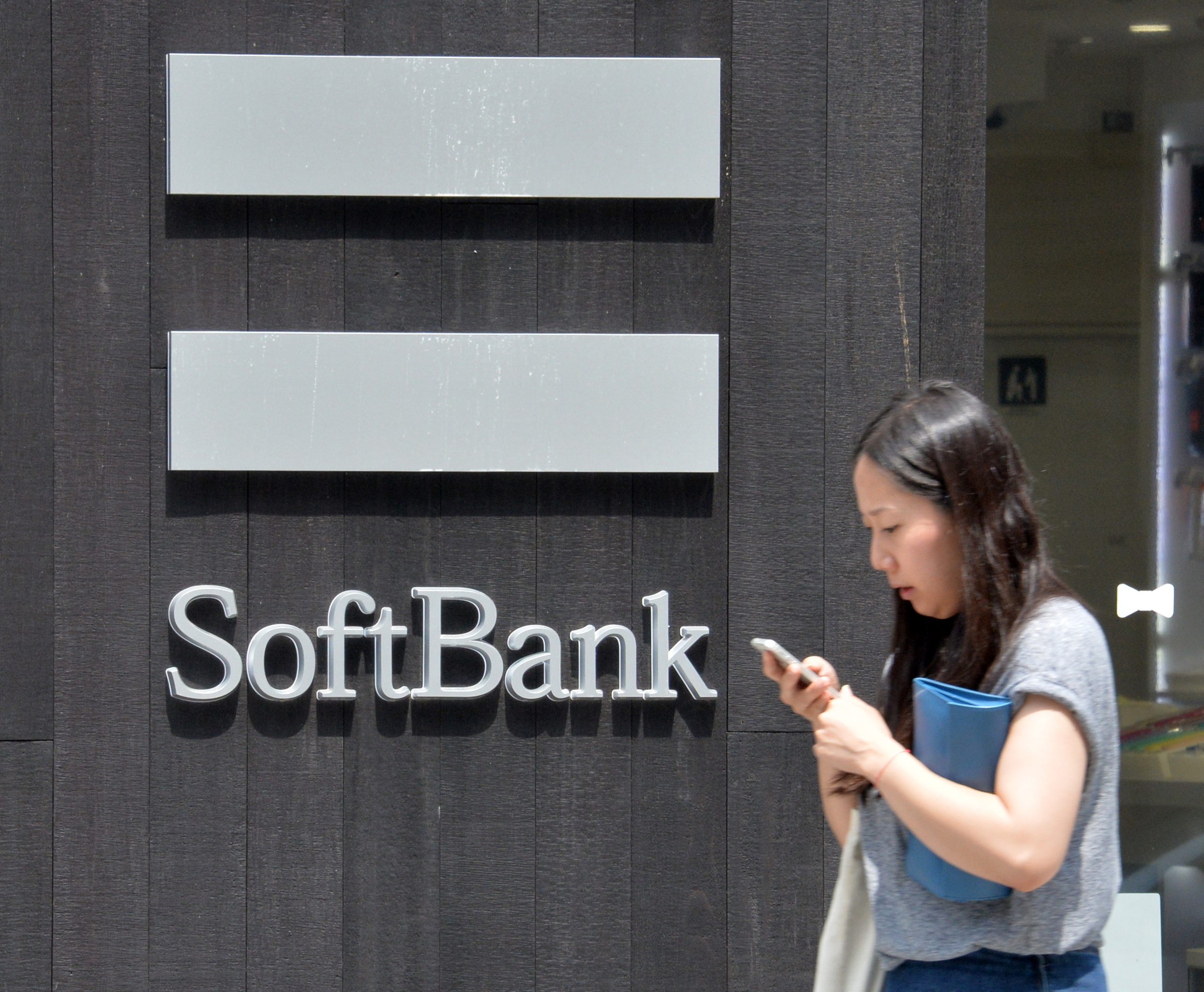 JAPAN-US-TELECOM-SOFTBANK-SPRINT-CLEARWIRE
