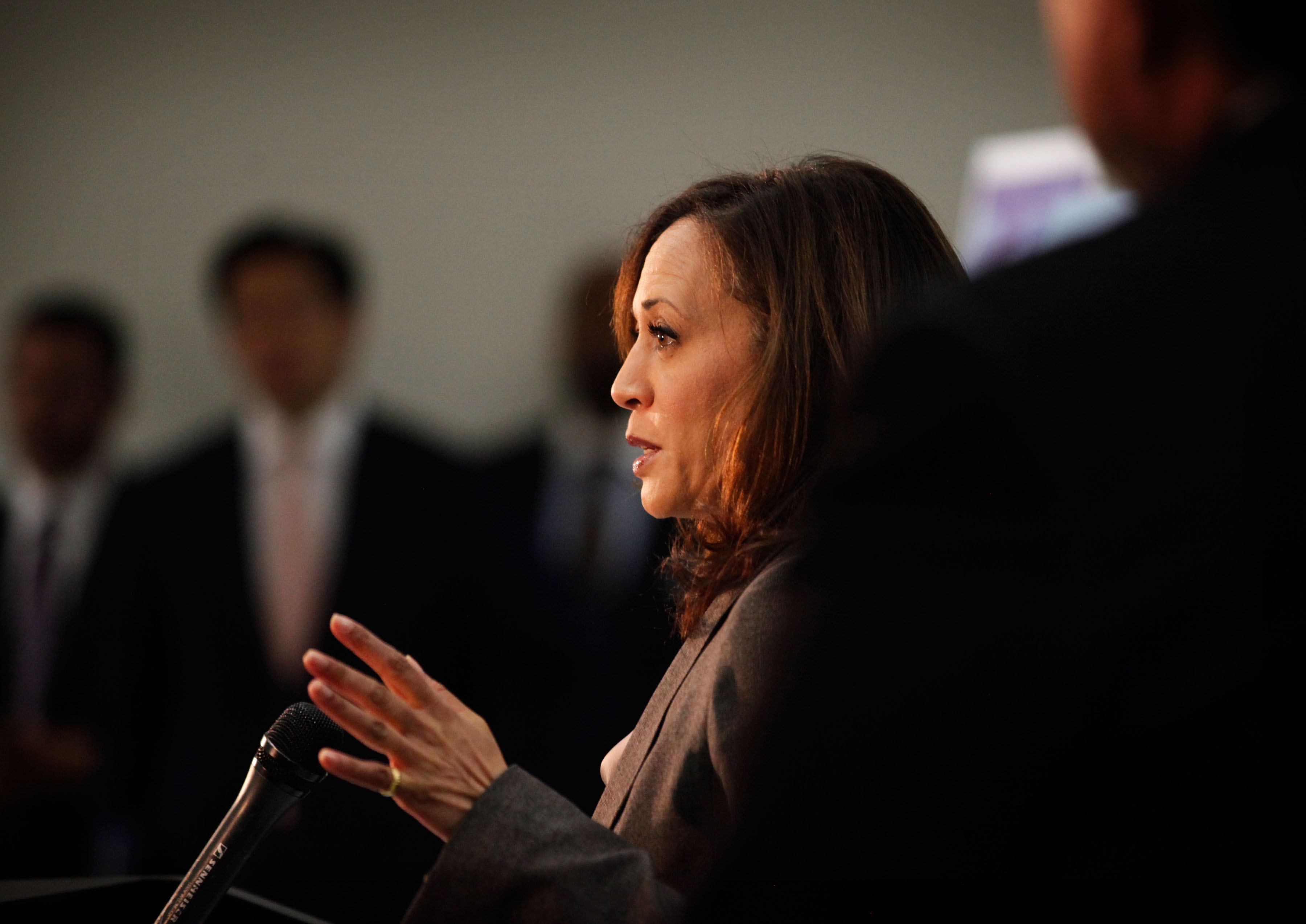 LOSANGELES, CA 0320- Attorney General Kamala D. Harris, joined by law enforcement officials includi