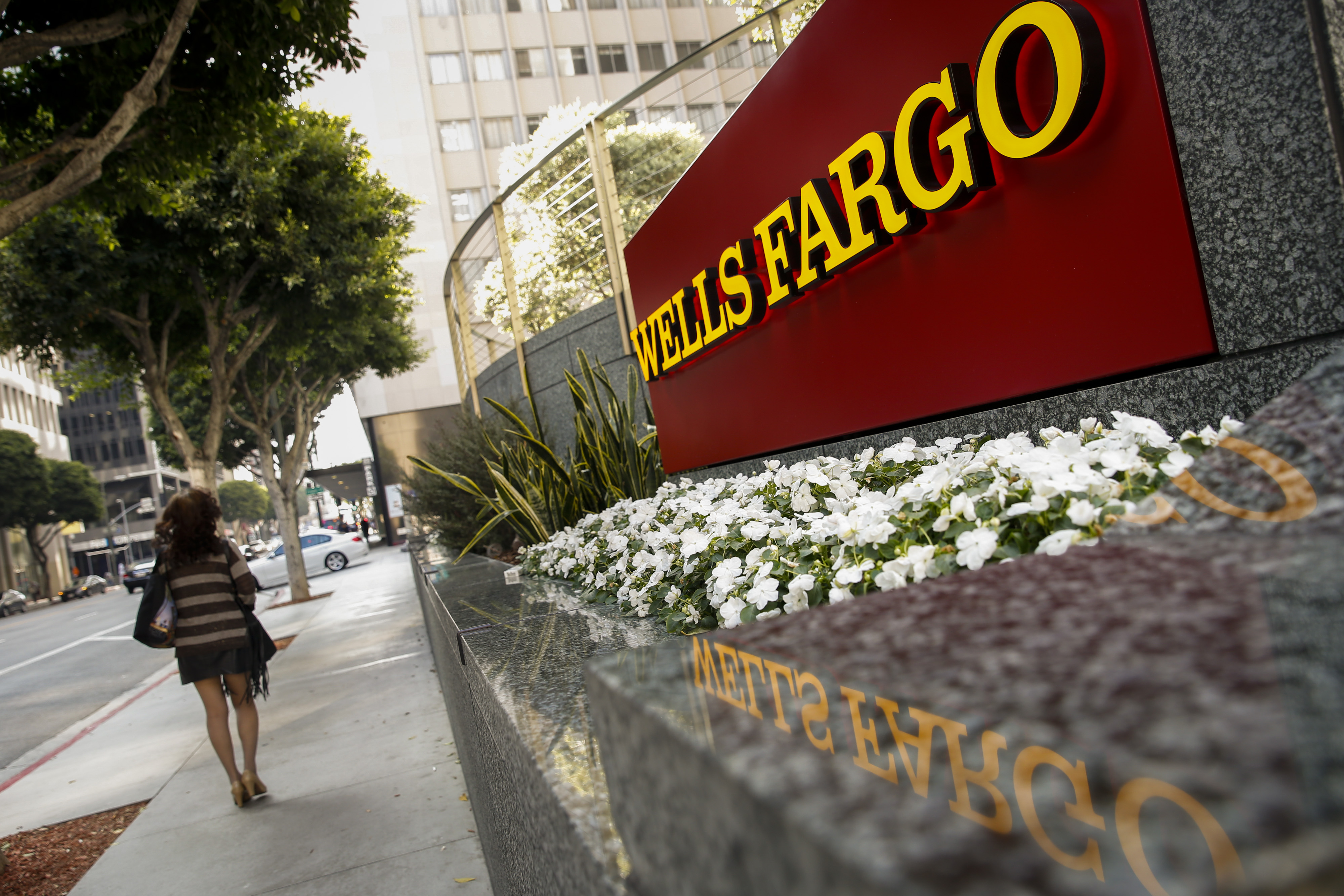 JPMorgan Chase & Co. And Wells Fargo & Co. Bank Branches Ahead Of Earnings