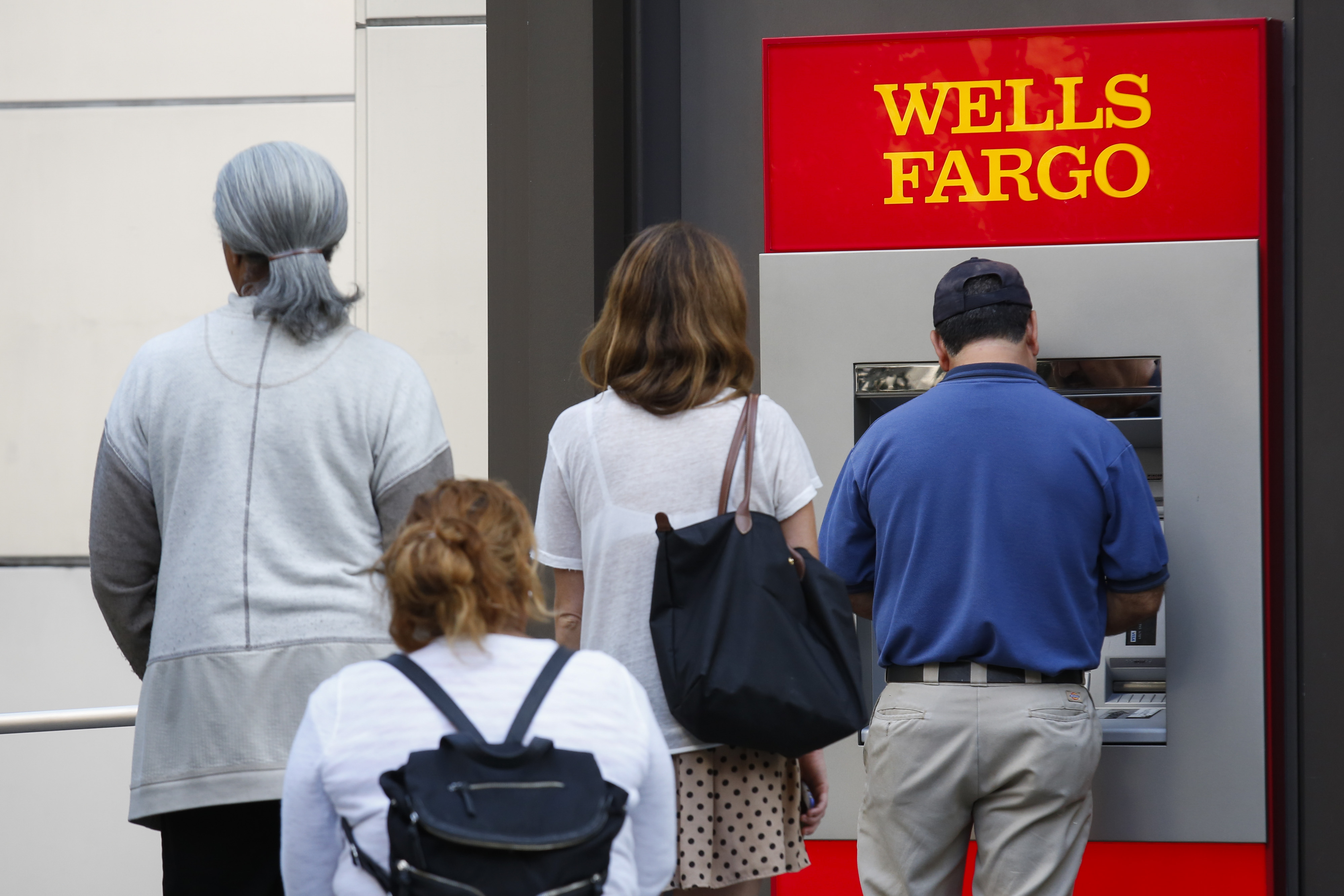 JPMorgan Chase & Co. And Wells Fargo & Co. Bank Branches Ahead Of Earnings