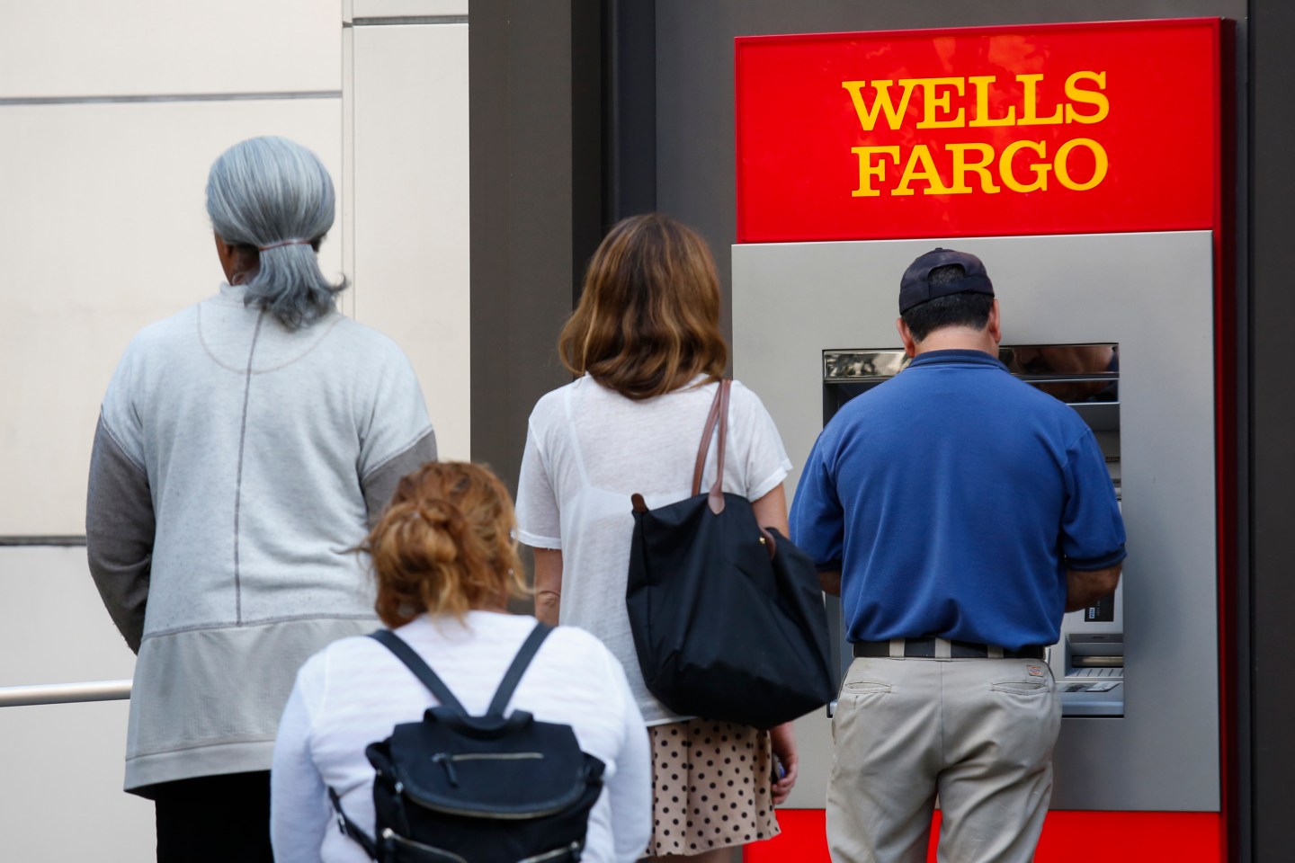JPMorgan Chase & Co. And Wells Fargo & Co. Bank Branches Ahead Of Earnings