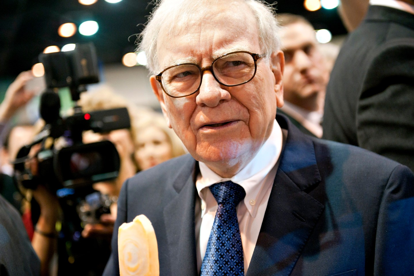 Warren Buffett Scorches the Hedge Funds