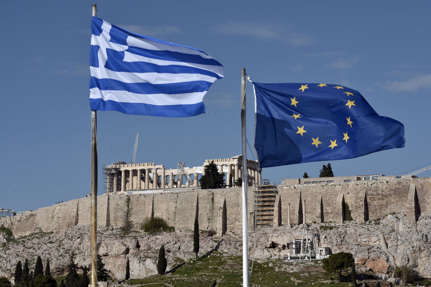 GREECE-FINANCE-ECONOMY-FLAGS