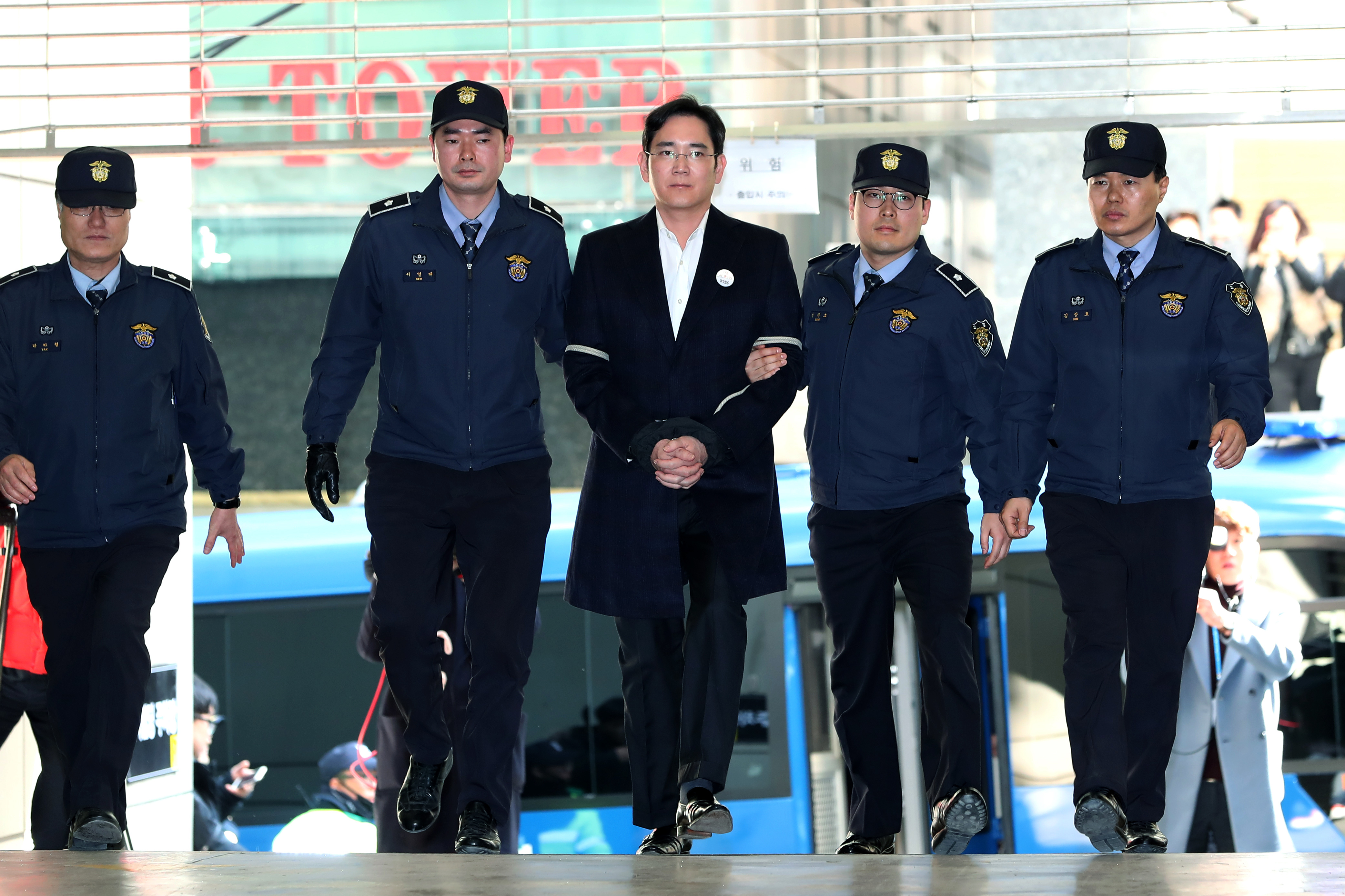 Samsung Vice Chairman Jay Y. Lee Summoned to Special Prosectuor's Office After Arrested On Bribery Allegations