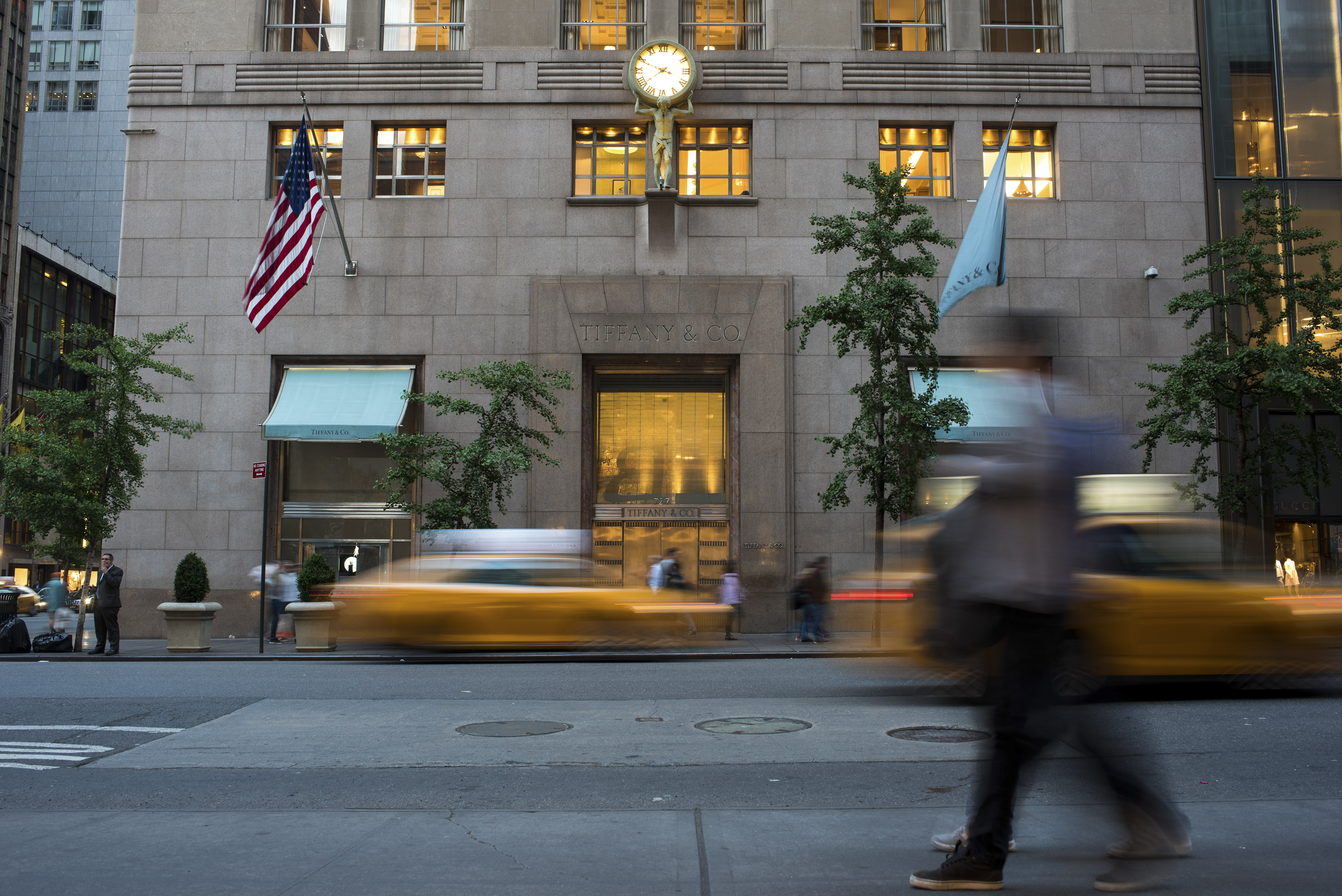 A Tiffany &amp; Co. Store Ahead Of Earnings Figures