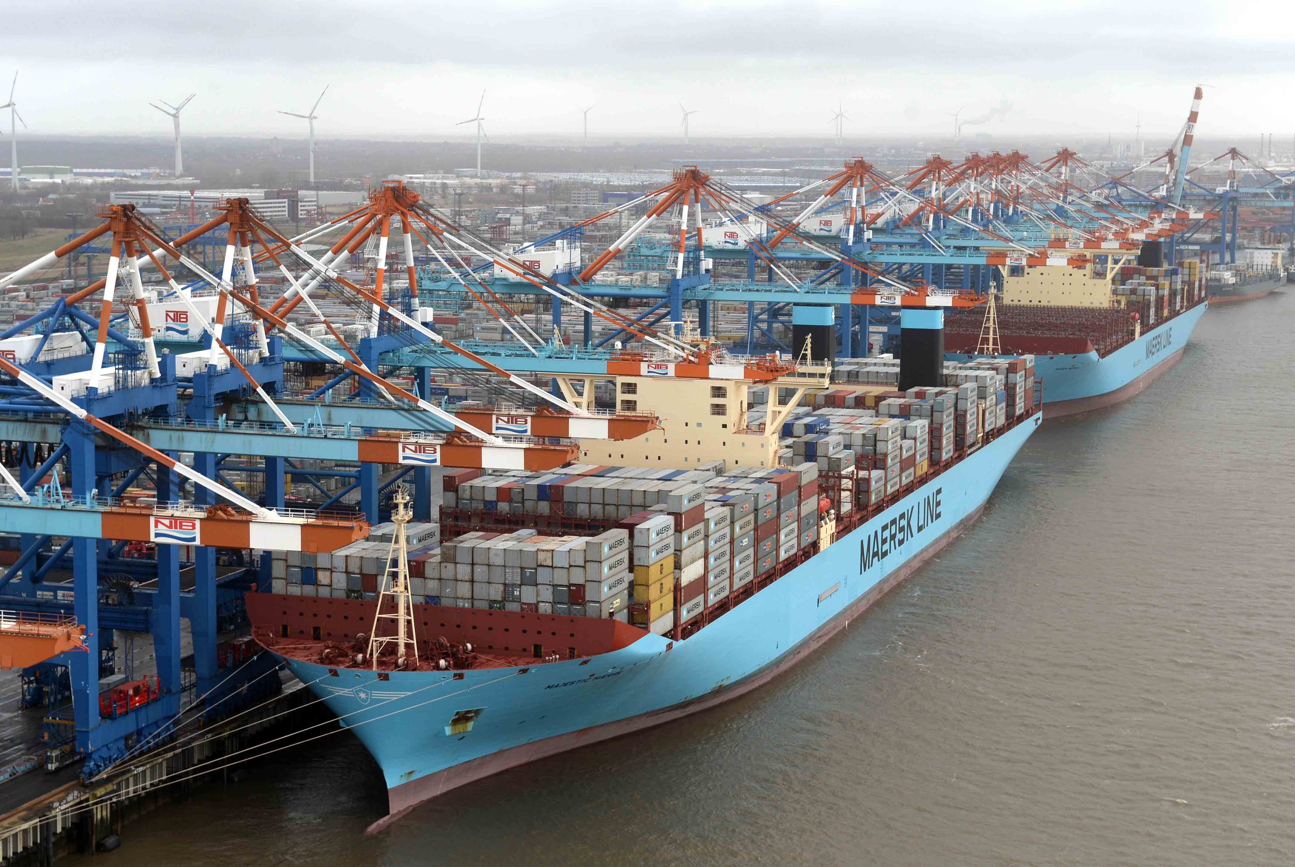 Container Terminal, NTB- Gate Maren und Majestic Maersk an der Stromkaje 27.2.15 Luftfoto Scheer