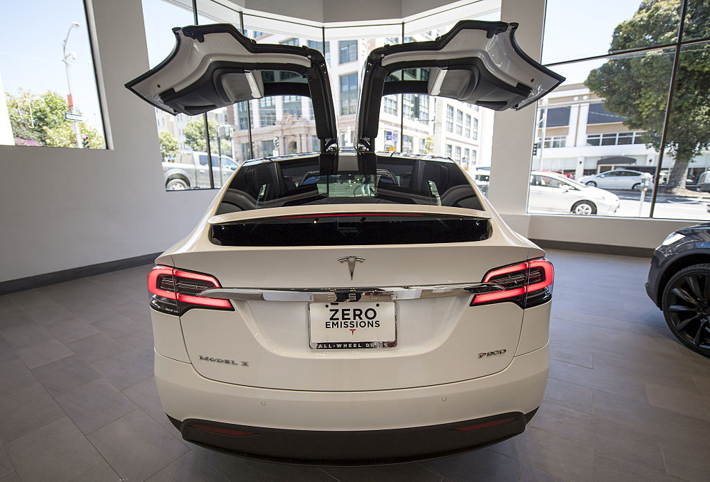 Tesla Opens Flagship San Francisco Store In Advance Of Model 3