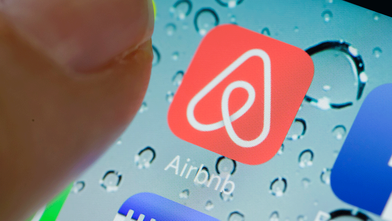 Airbnb to Buy a Startup That Does Background Checks