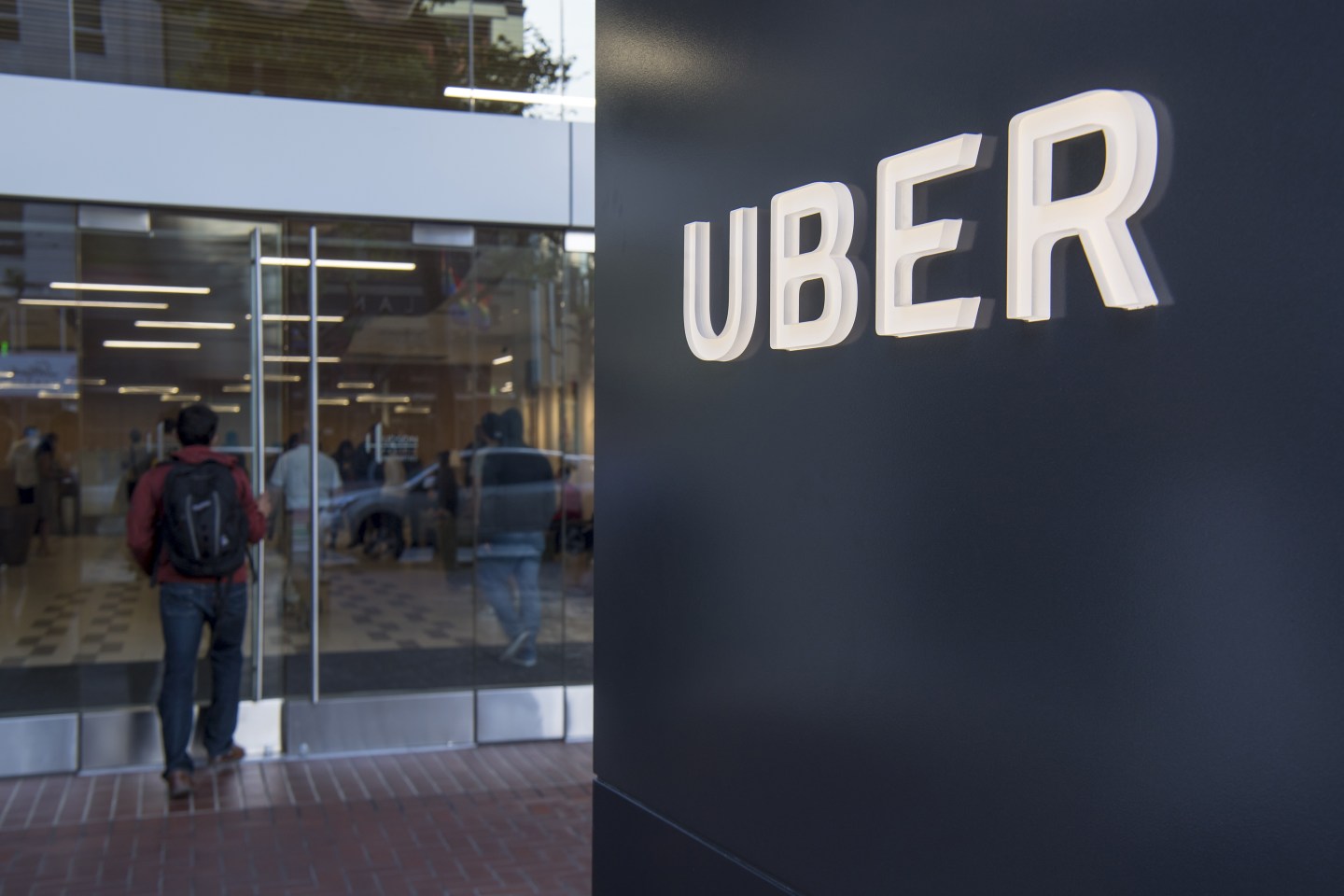 Uber CEO Kalanick Relinquishes Power After Investor Mutiny
