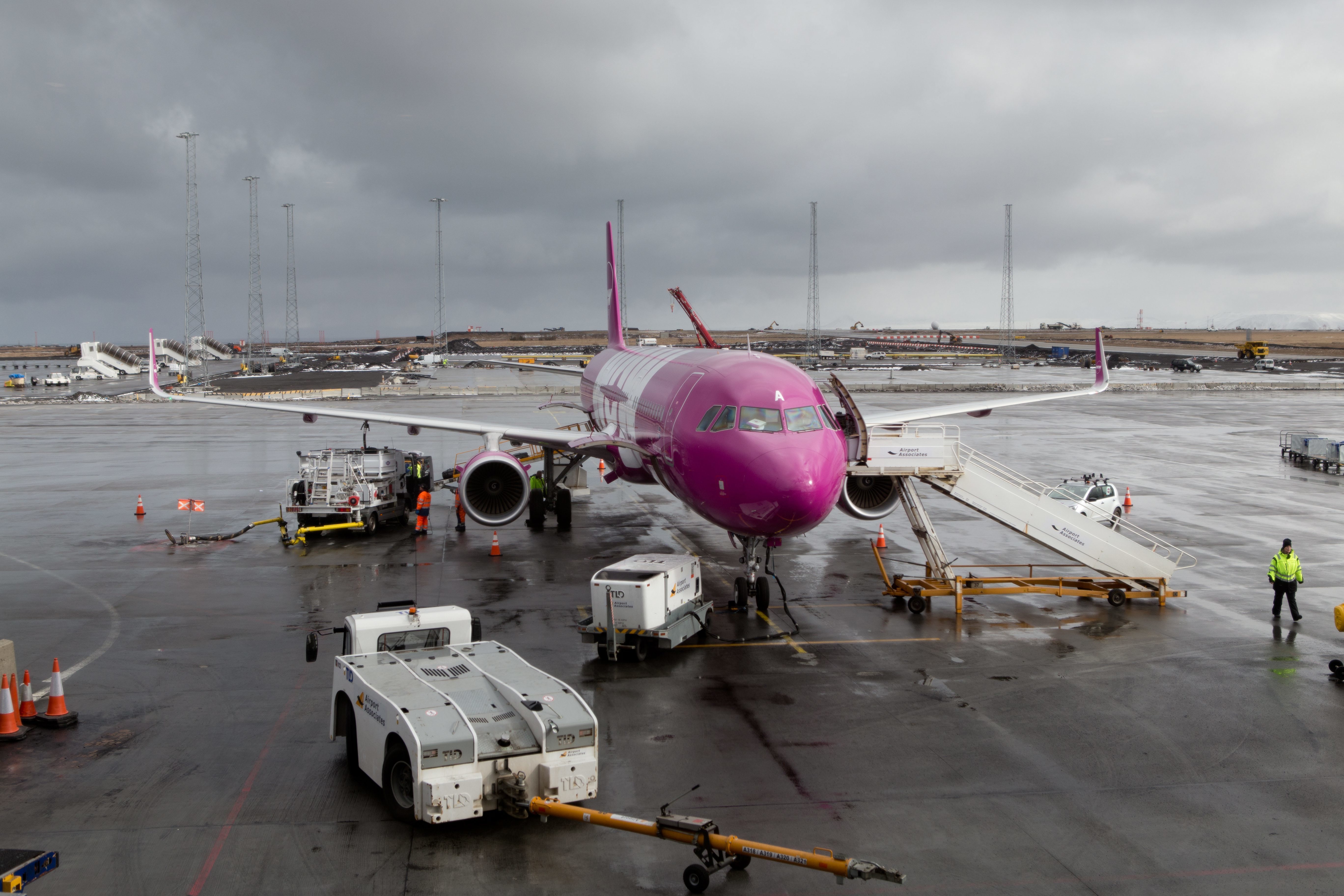WOW air Airbus A320-200