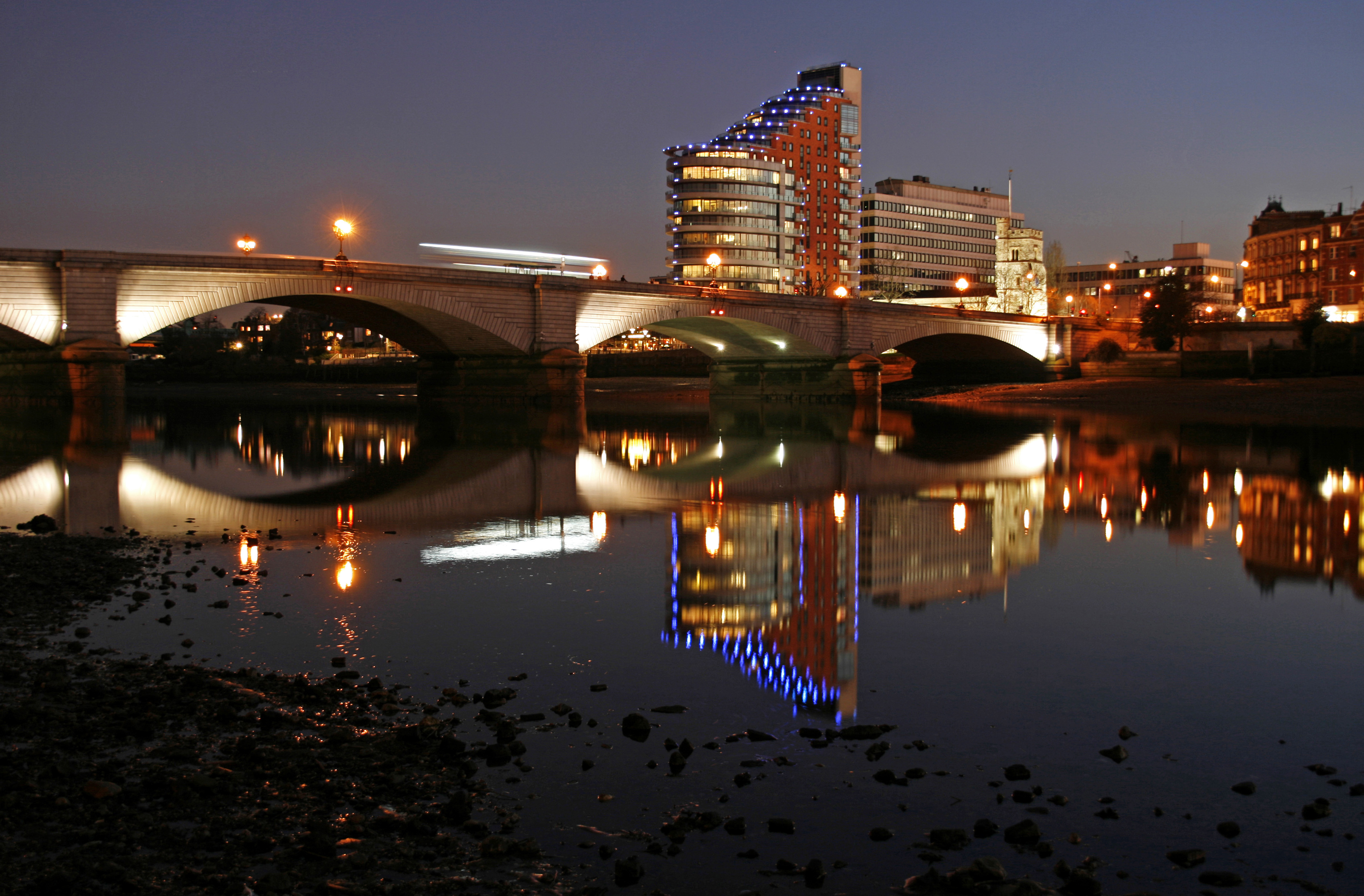 England, London, Putney. View of Putney Bridge.