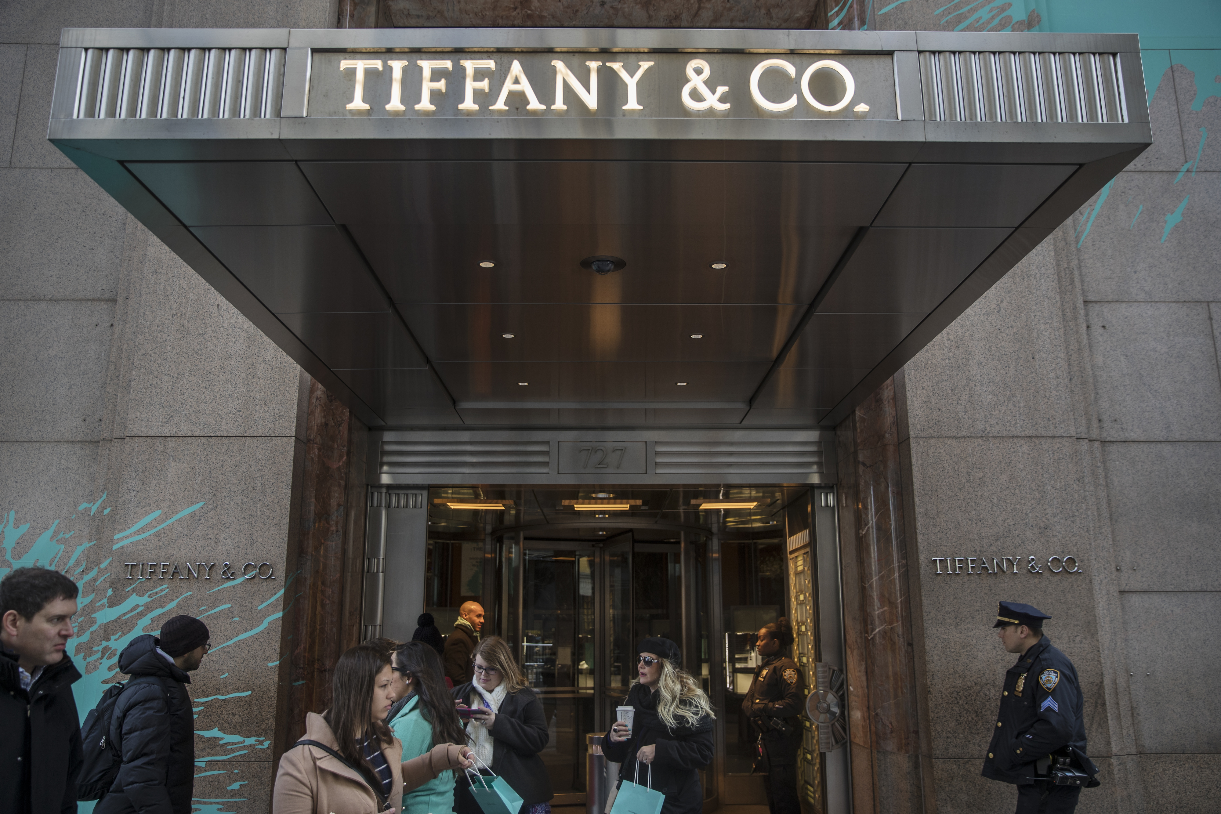 A Tiffany & Co. Store Ahead Of Earnings Figures