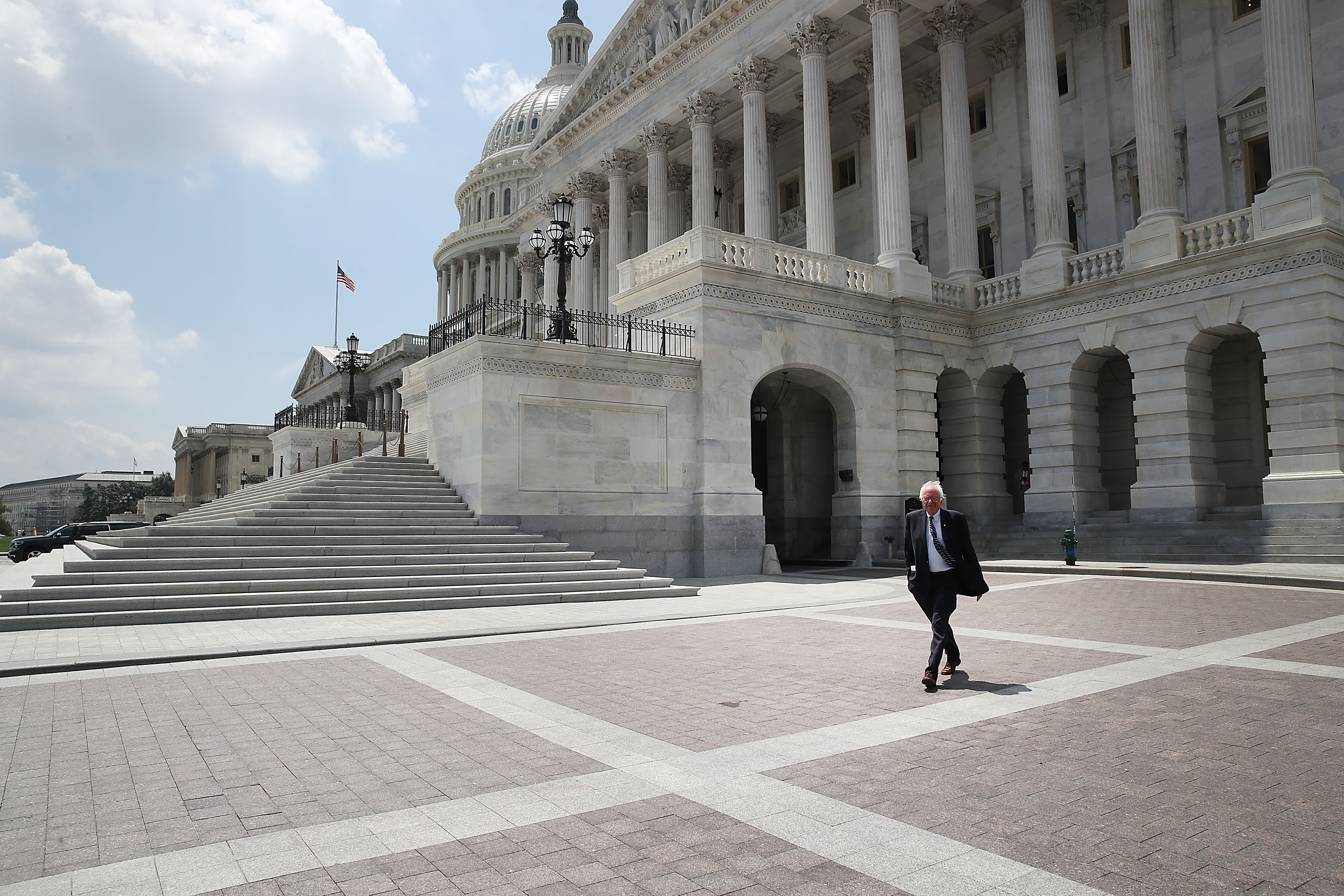 Senators Leave Capitol Hill For Summer Break