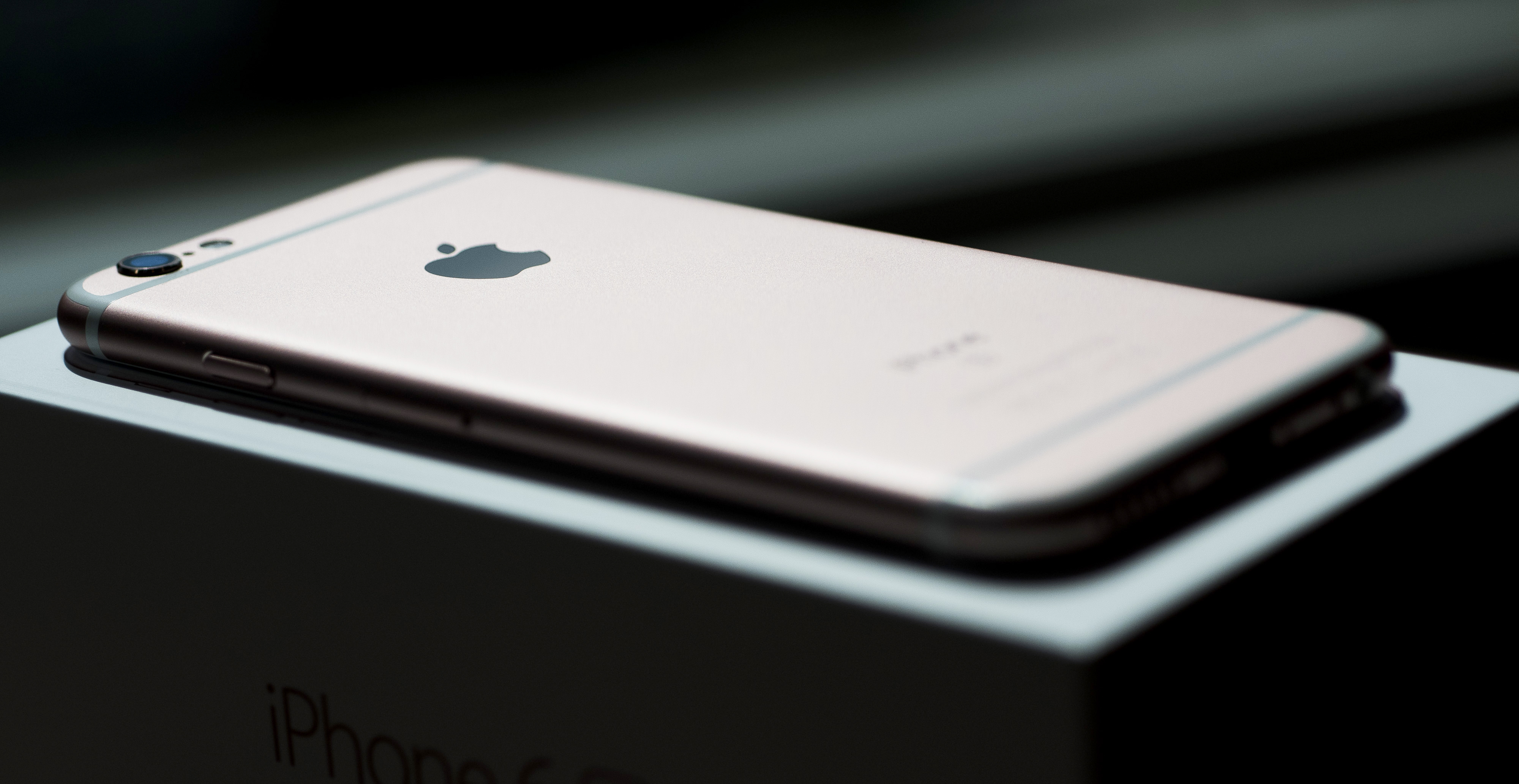 Unboxing Apple Inc. iPhone 6s