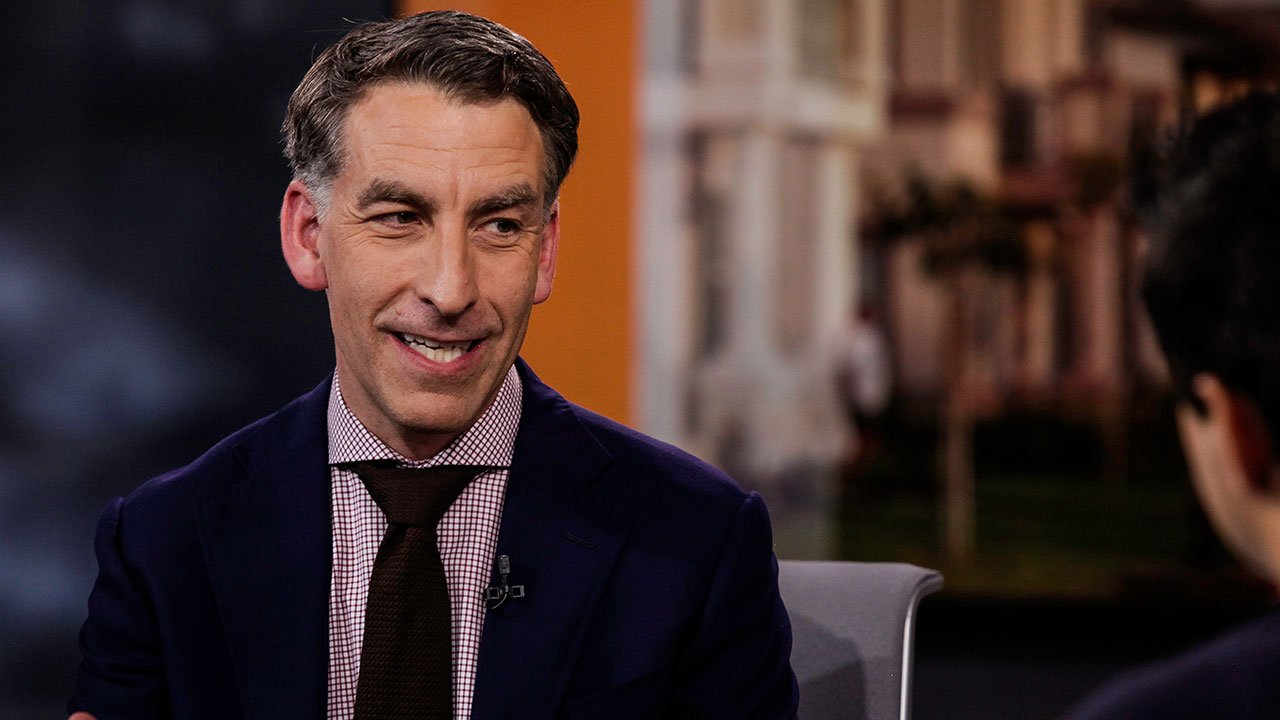 Home prices are falling faster now than in 2006—Redfin’s CEO just revealed why