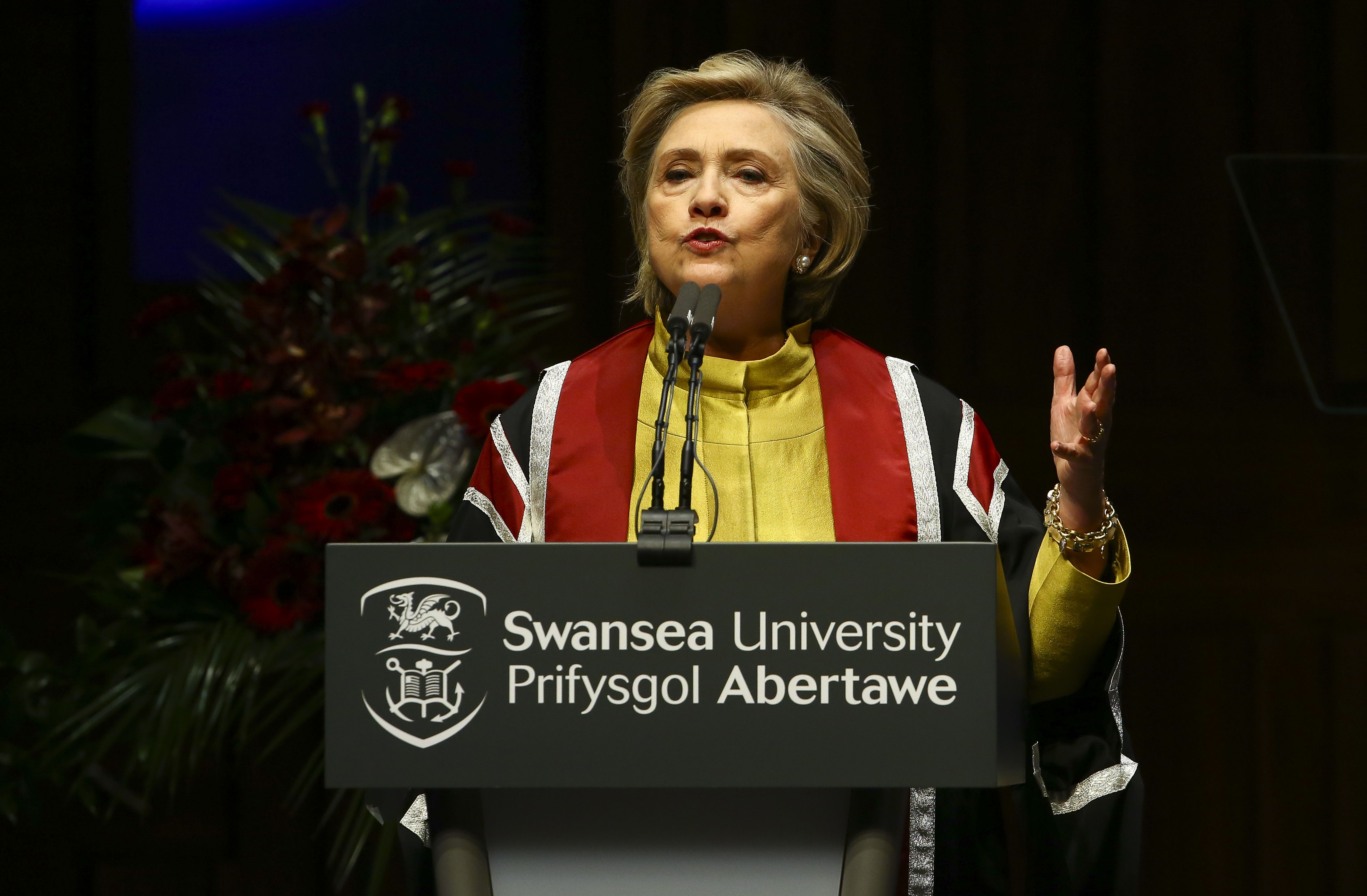BRITAIN-US-POLITICS-UNIVERSITY-PEOPLE-CLINTON