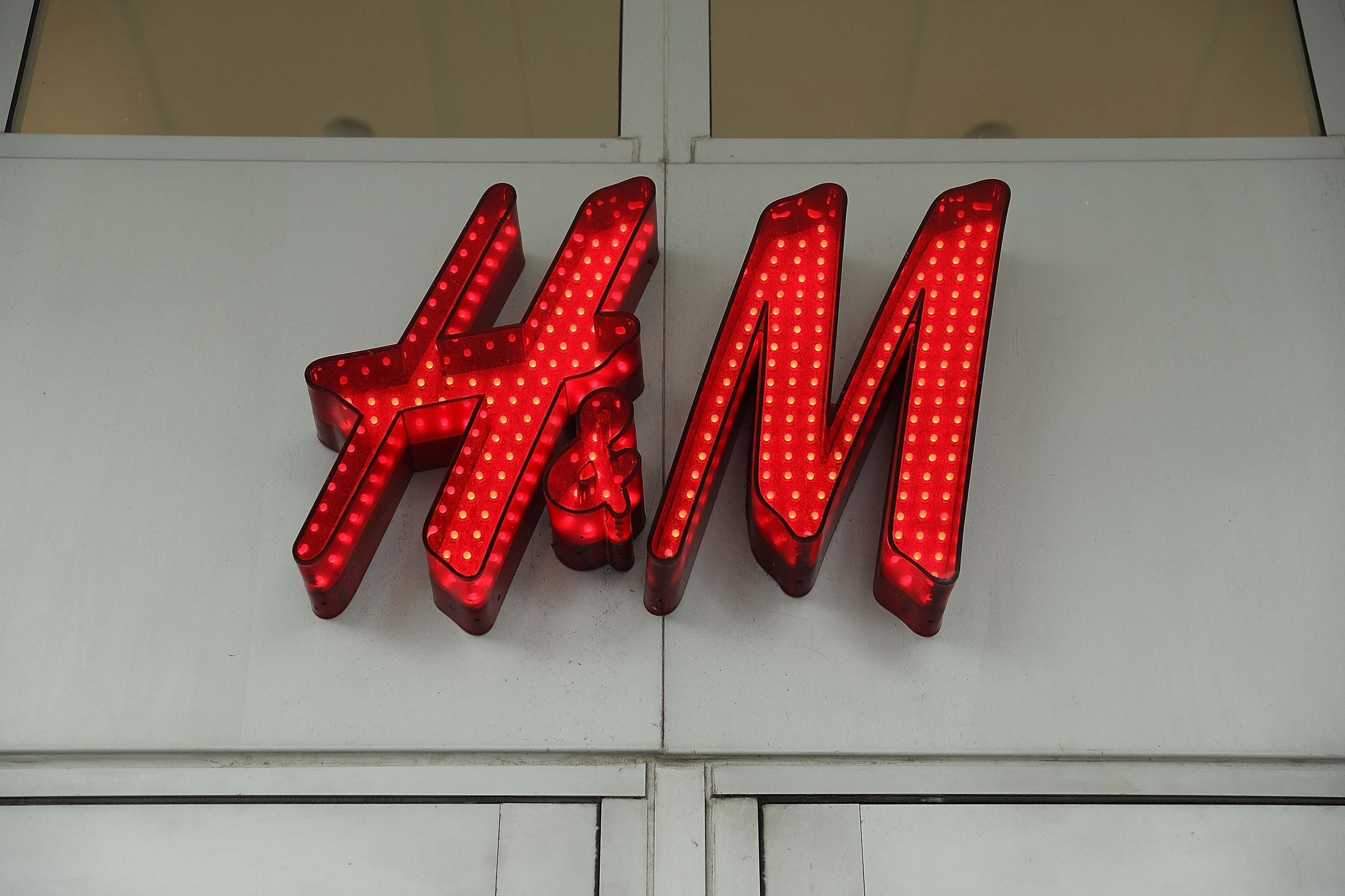Clothing Retailer H&M Apologizes For "Coolest Monkey" Hoodie Ad