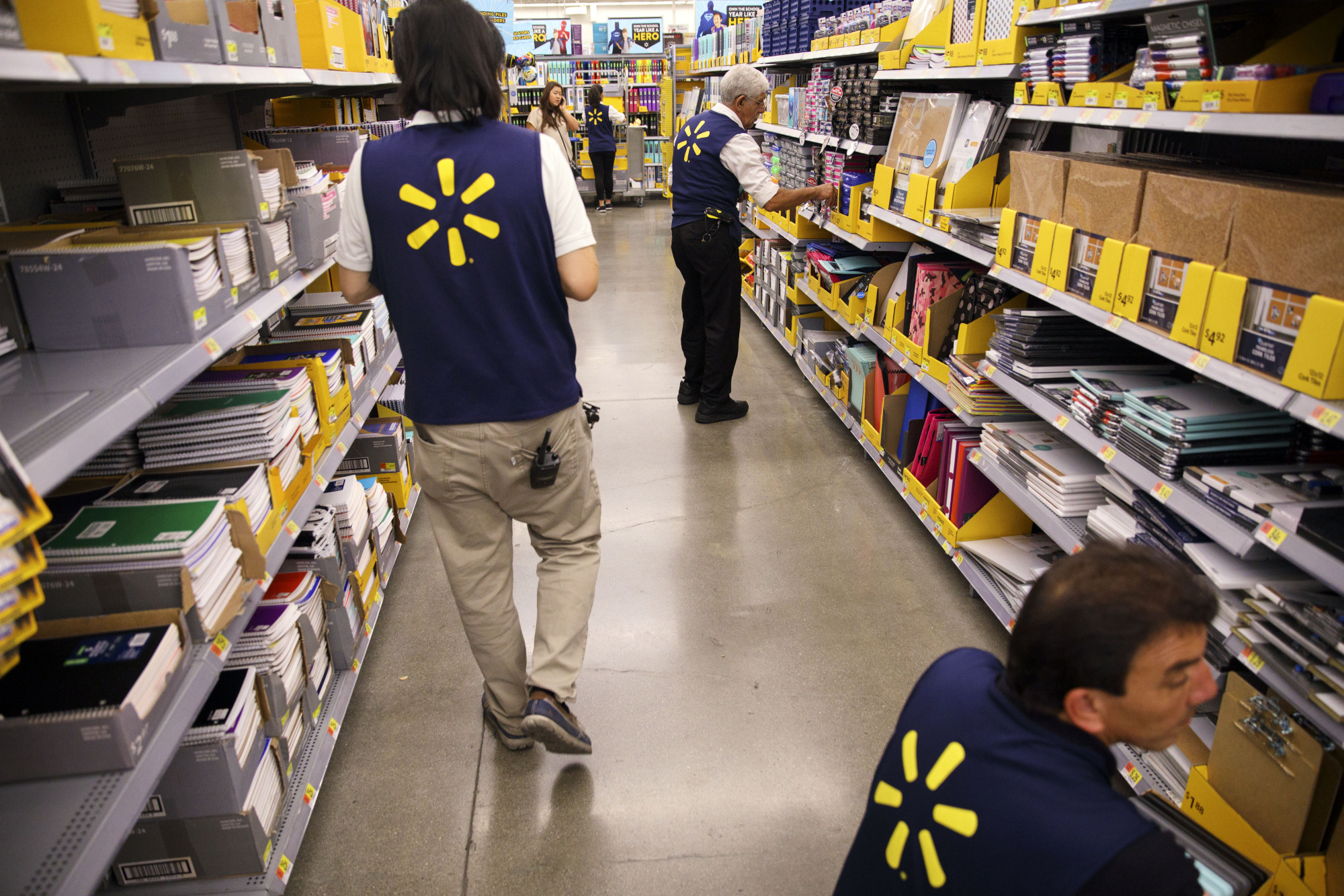 Wal-Mart to Allow Workers Early Access to Pay via Fintech Accord