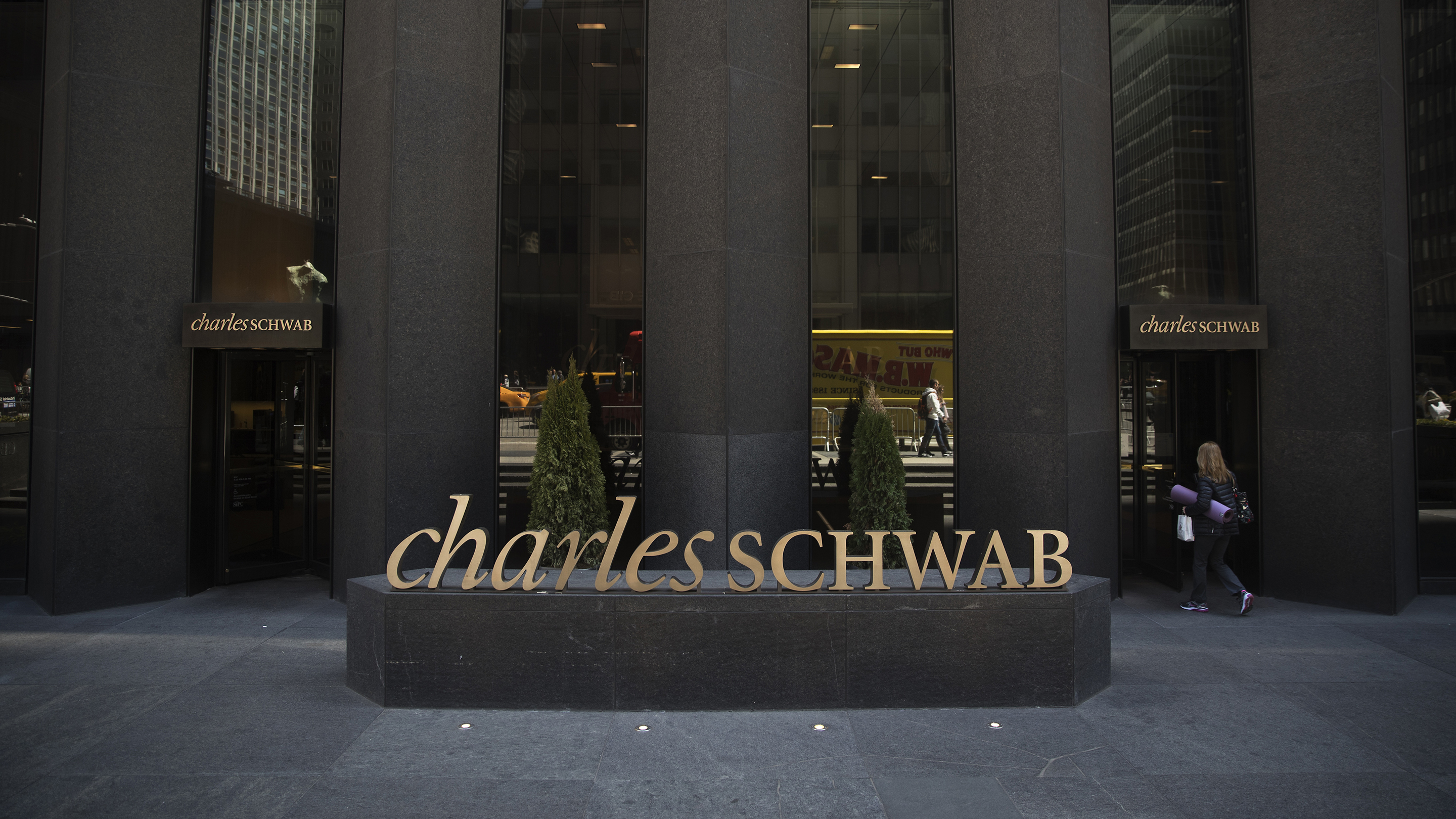 Charles Schwab Corp. Offices Ahead Of Earnings Figures