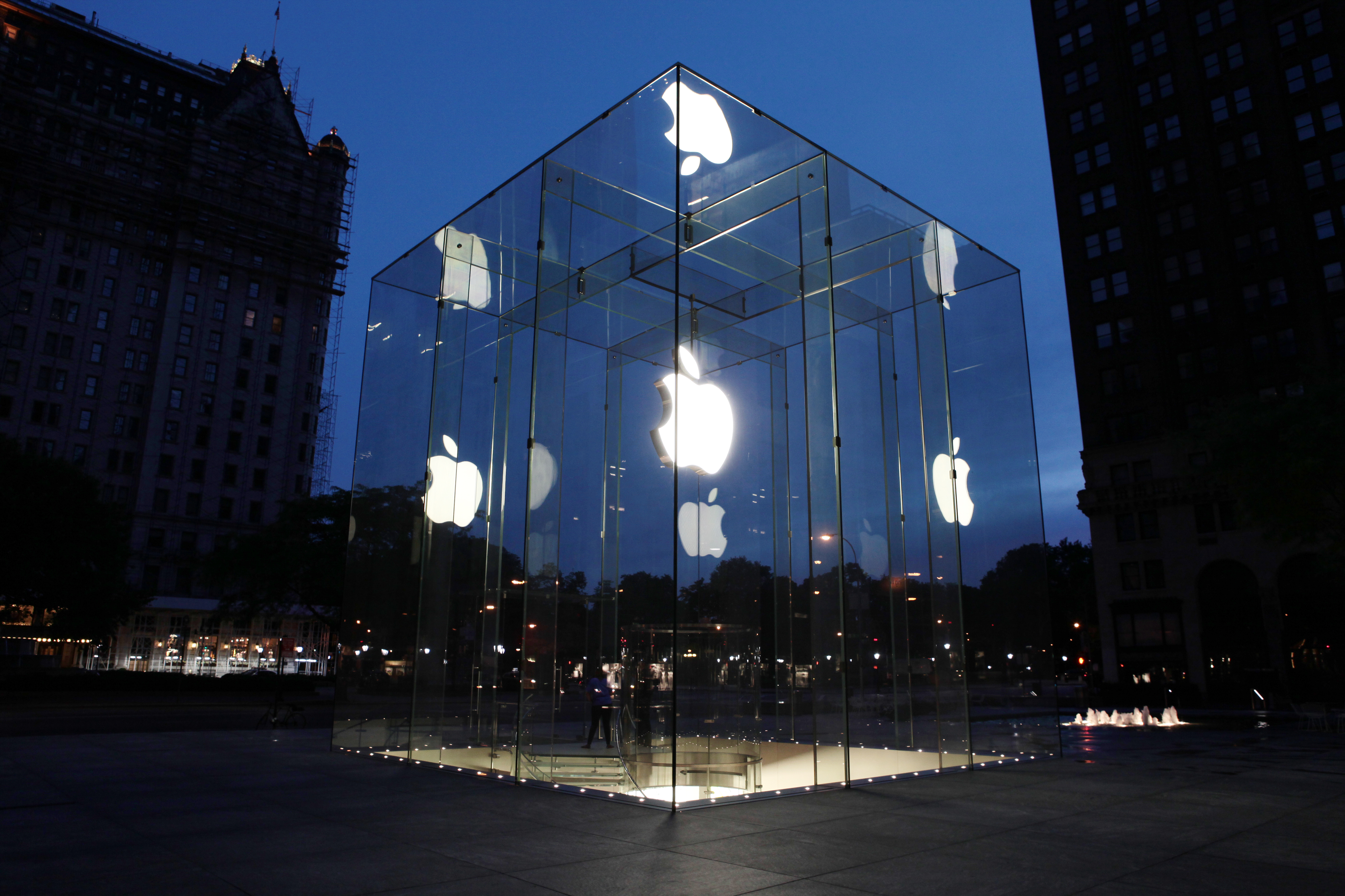 Apple Store, At Night