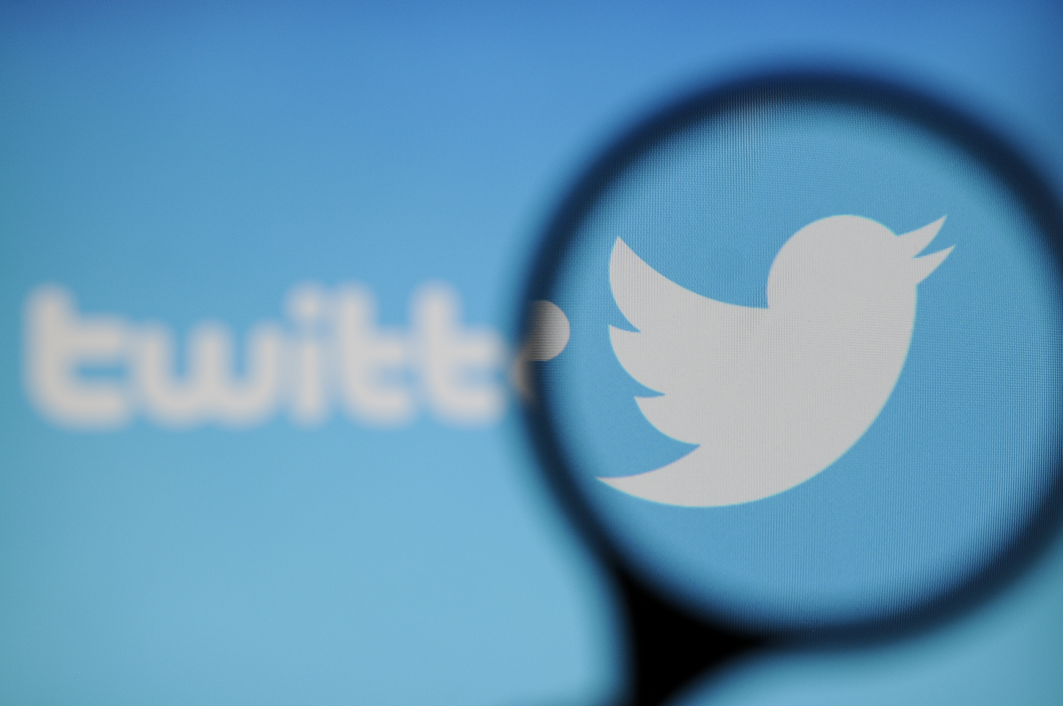 Social Media on Portable Devices