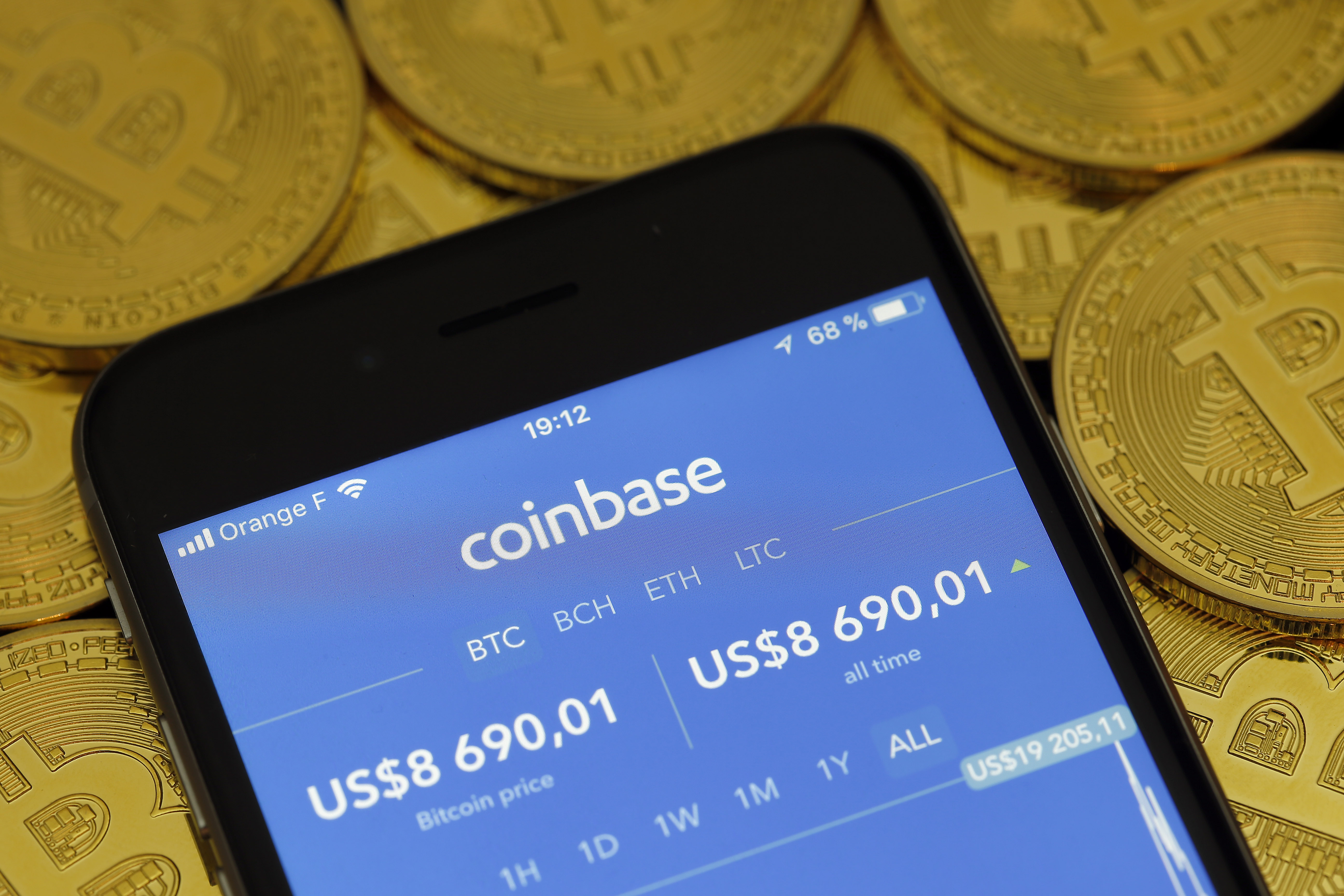 Coinbase Cryptocurrency Exchange Website : Illustration