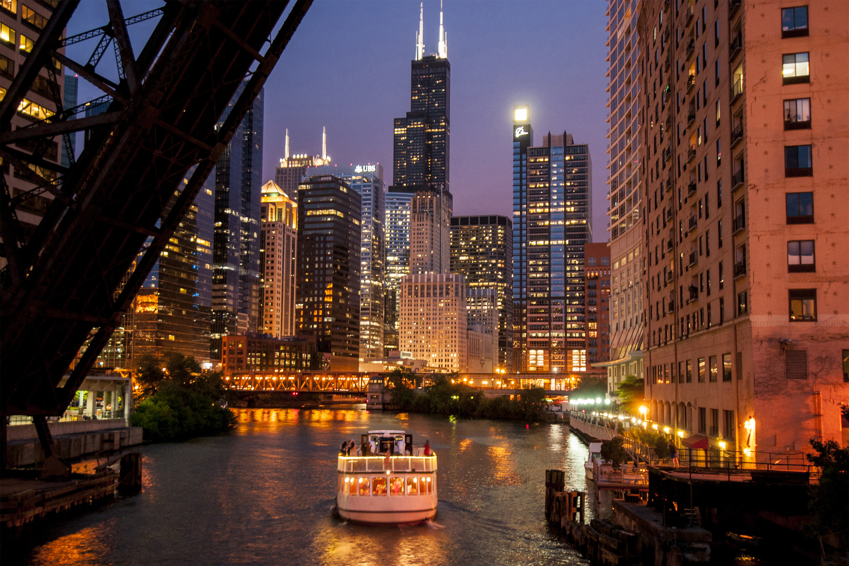 chicago-skyline-river-workplaces