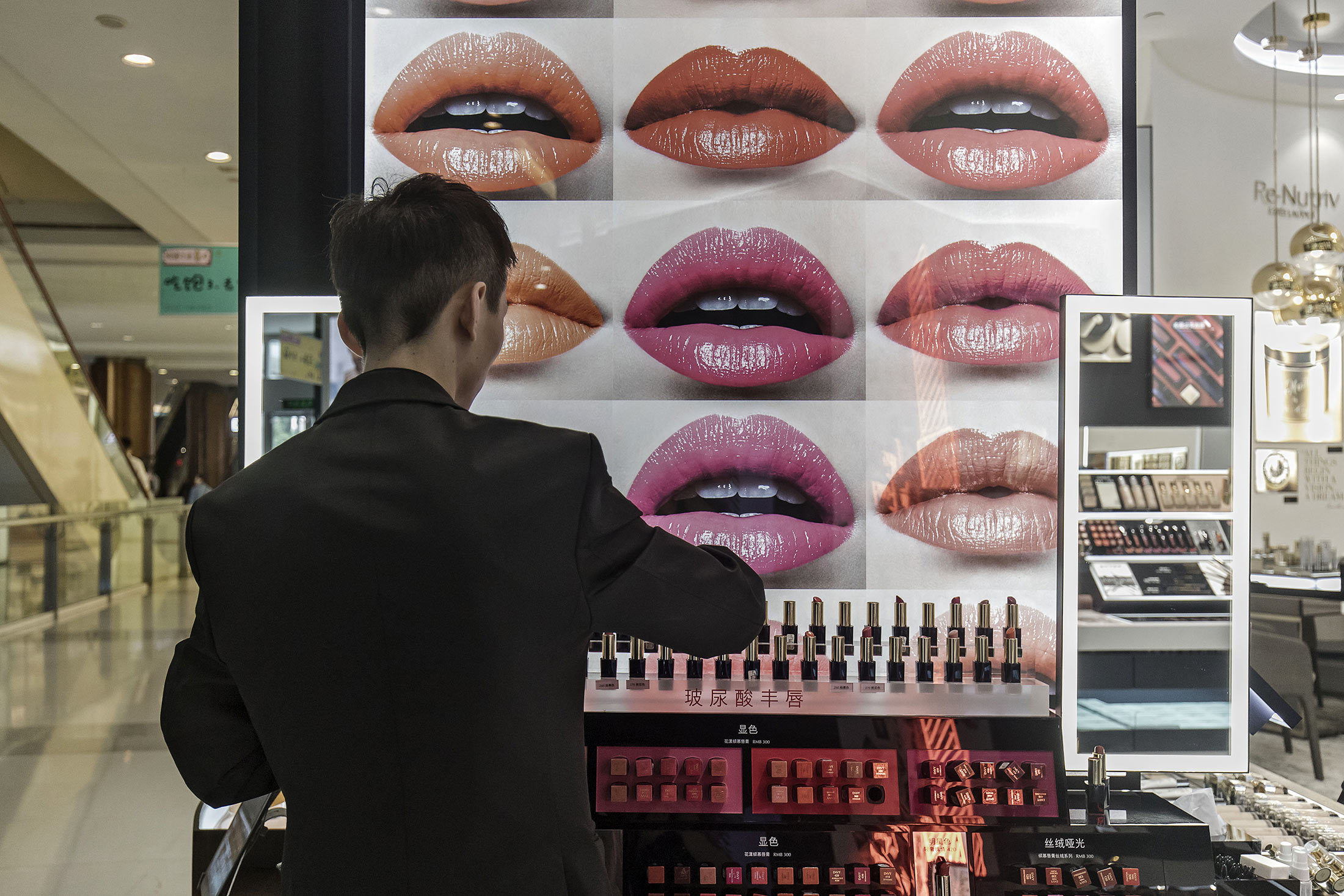 1504122726_Estee-Lauder