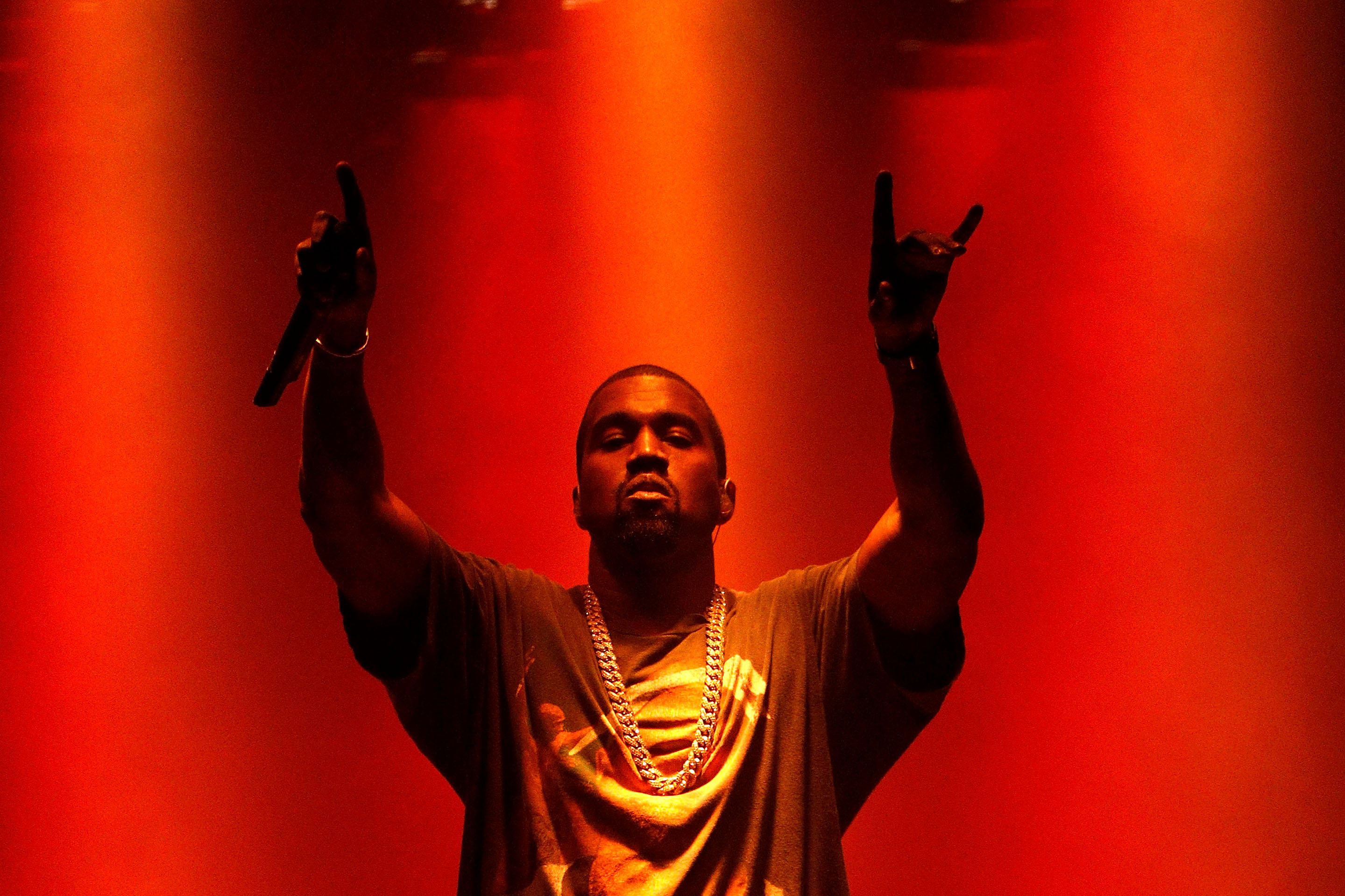 kanye-west-album-cover-performing