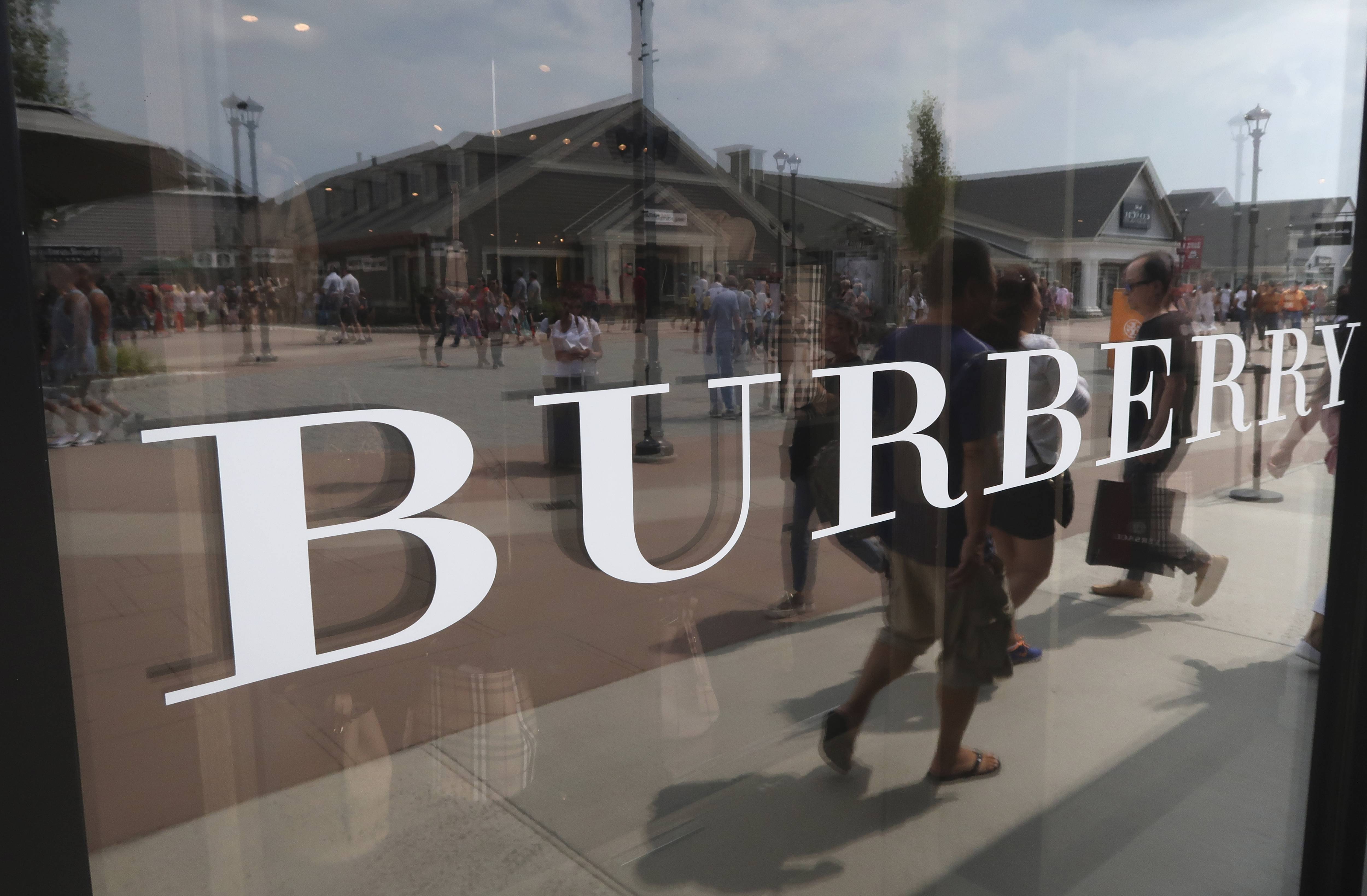 Corporate Retail Branding at the Shopping Mall