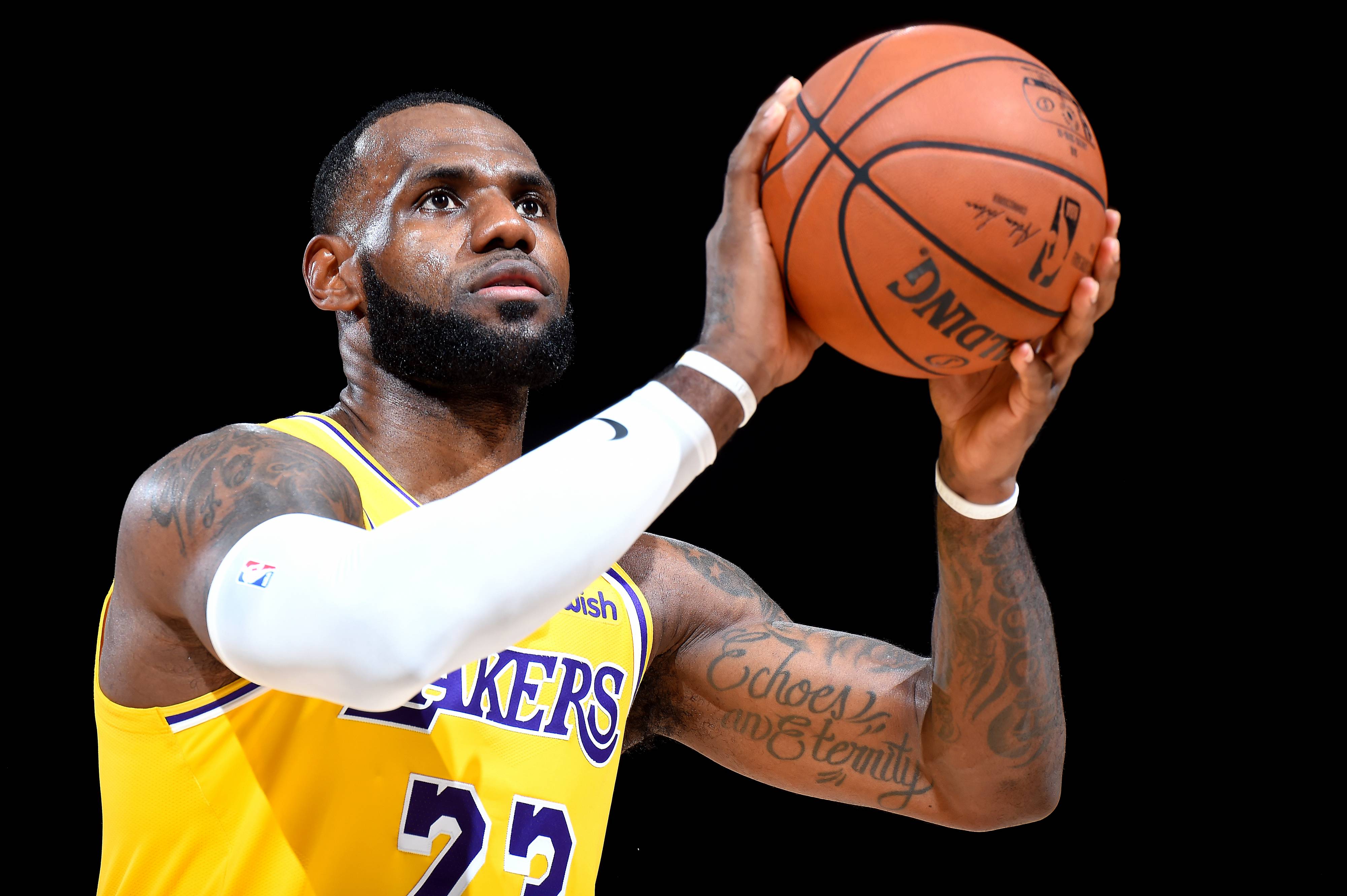 Denver Nuggets v Los Angeles Lakers