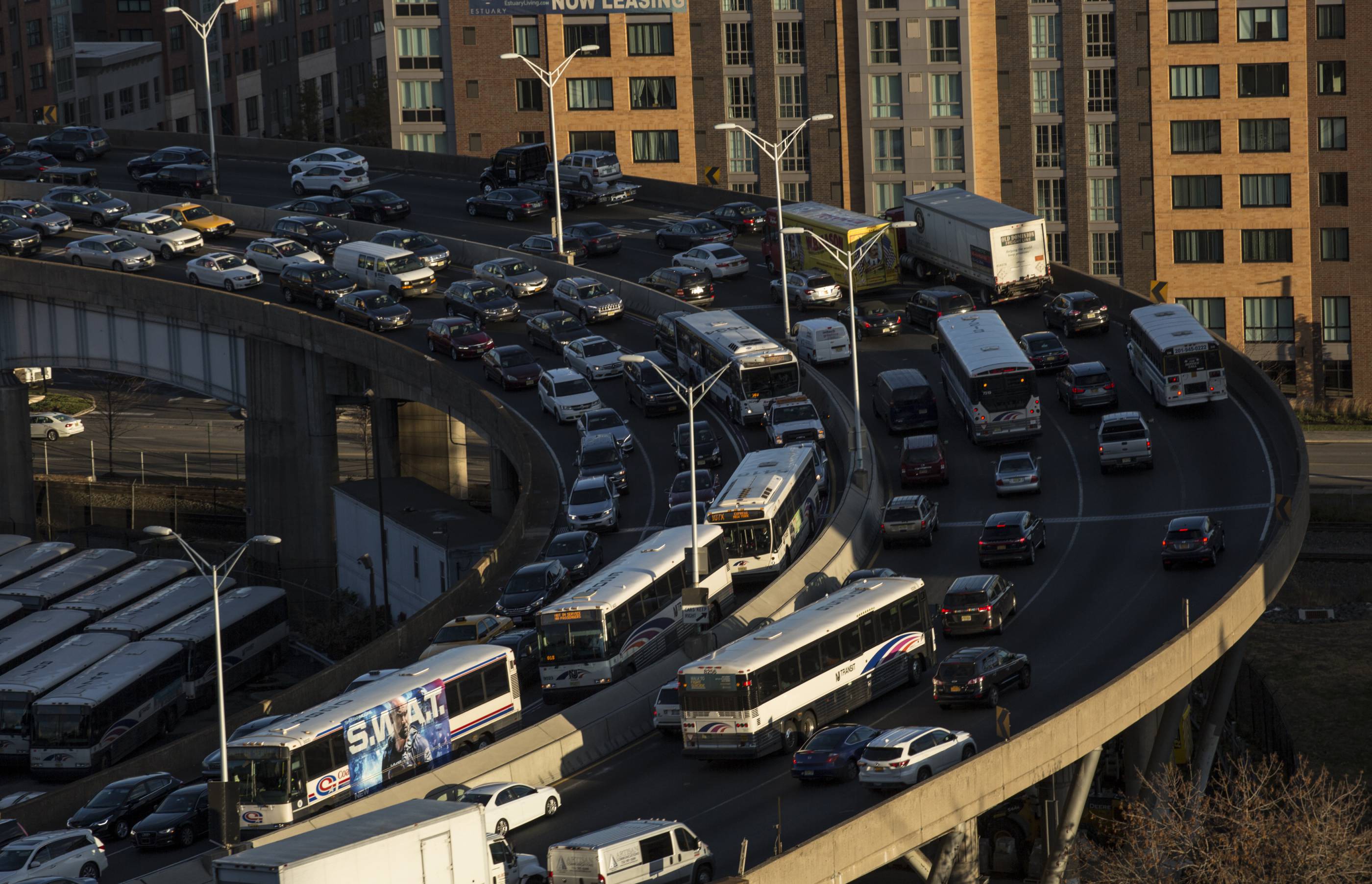 New Yorkers Hit The Roads For The Thanksgiving Holiday Weekend