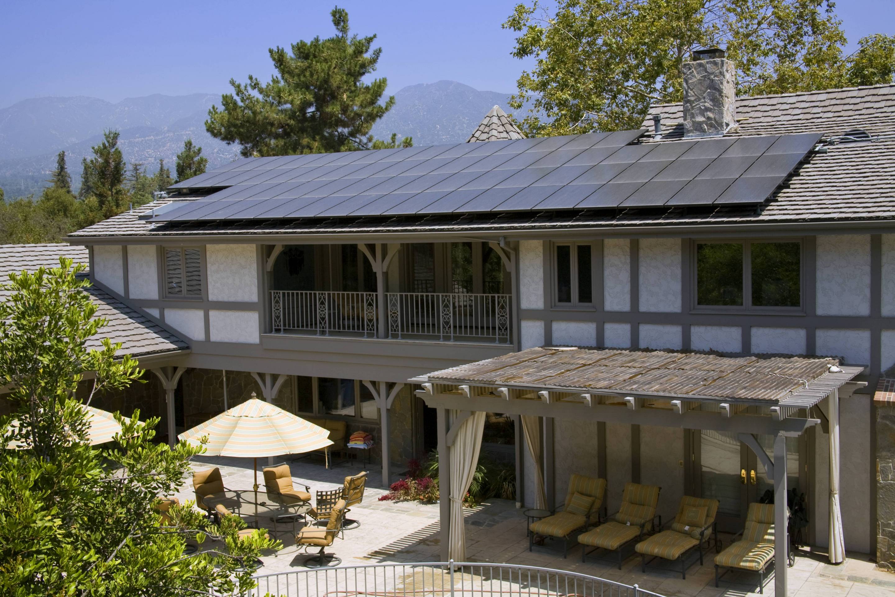 Residential home with solar array on roof. La Cavada, Los Angeles. By 2020, solar panels will be required for all new homes in California.