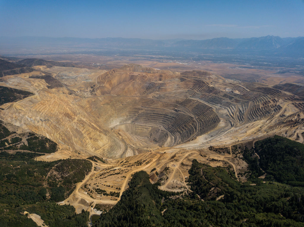 A Mine In Salk Lake City - Worlds Biggest Man Made Excavation