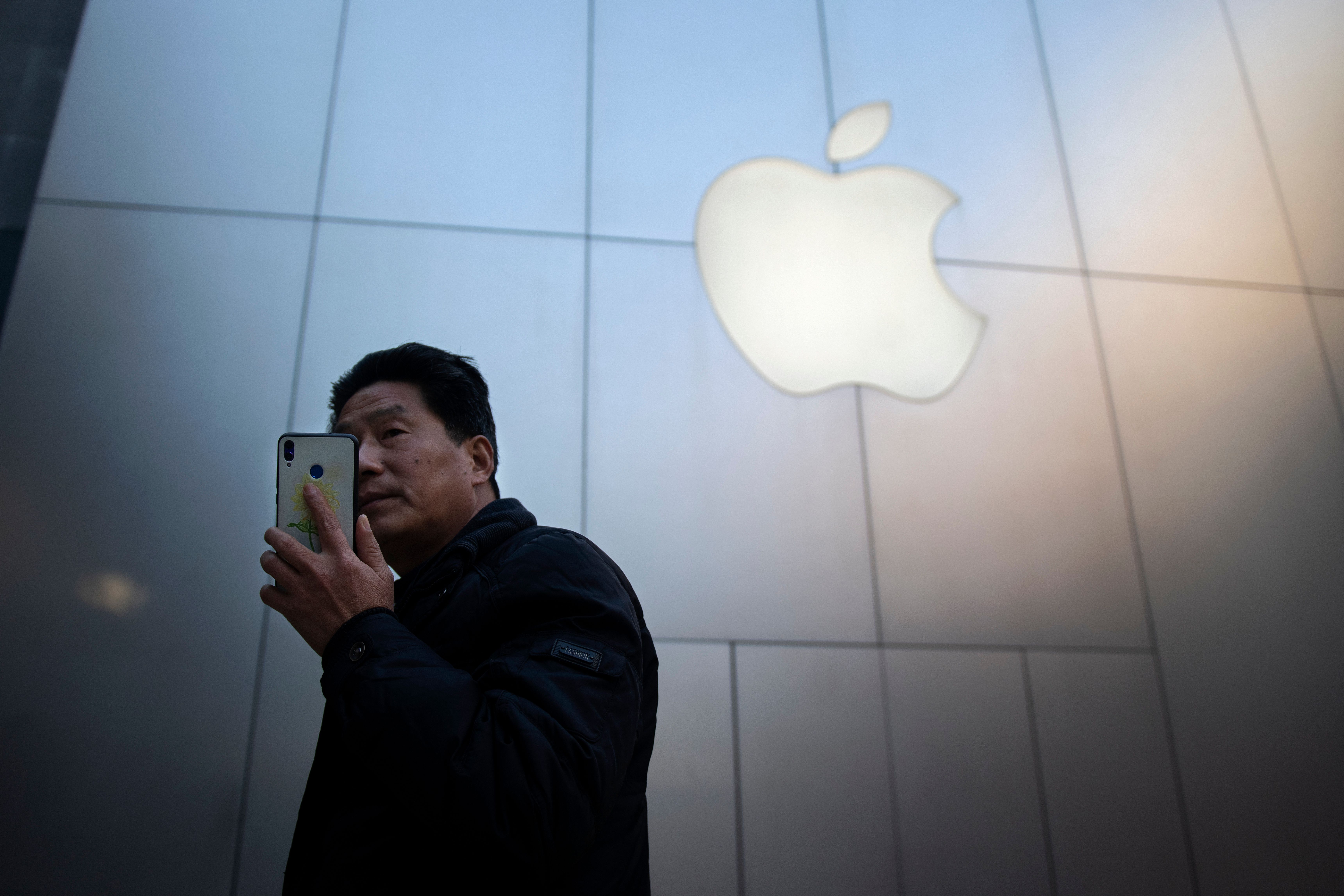 TOPSHOT-CHINA-US-APPLE-LIFESTYLE
