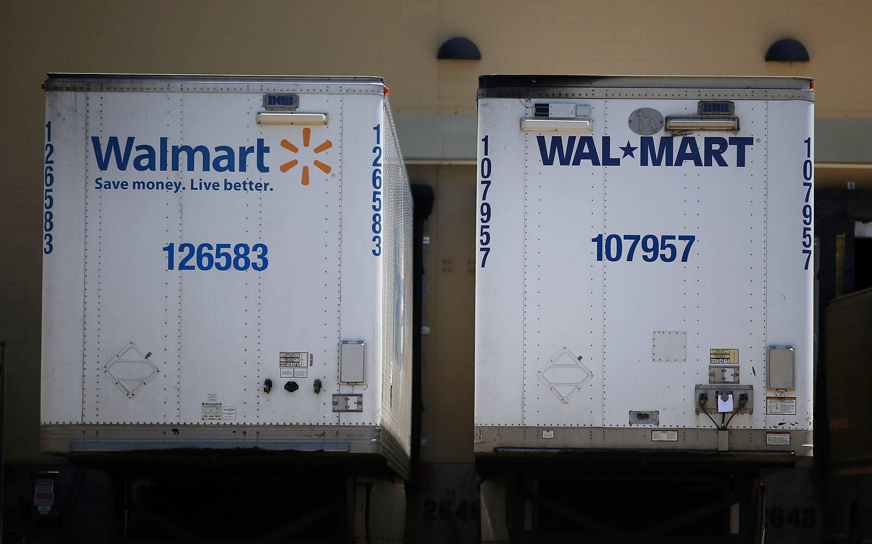 Wal-Mart raises truck driver salaries