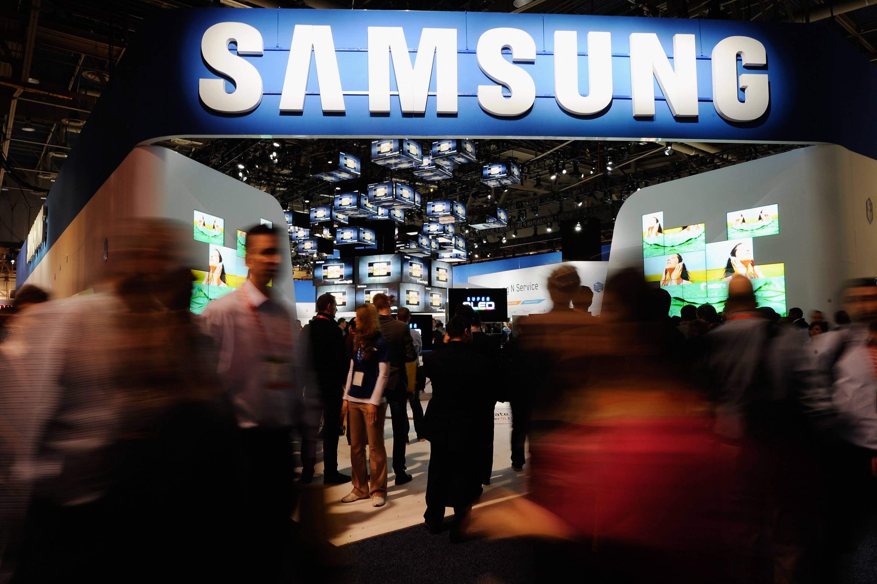 Apple, Samsung Make Nice (Kinda) With Smart TV Partnership