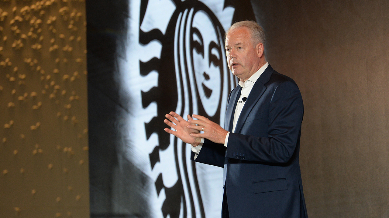What CEOs Can Learn from Starbucks’ Chief About Crisis Leadership