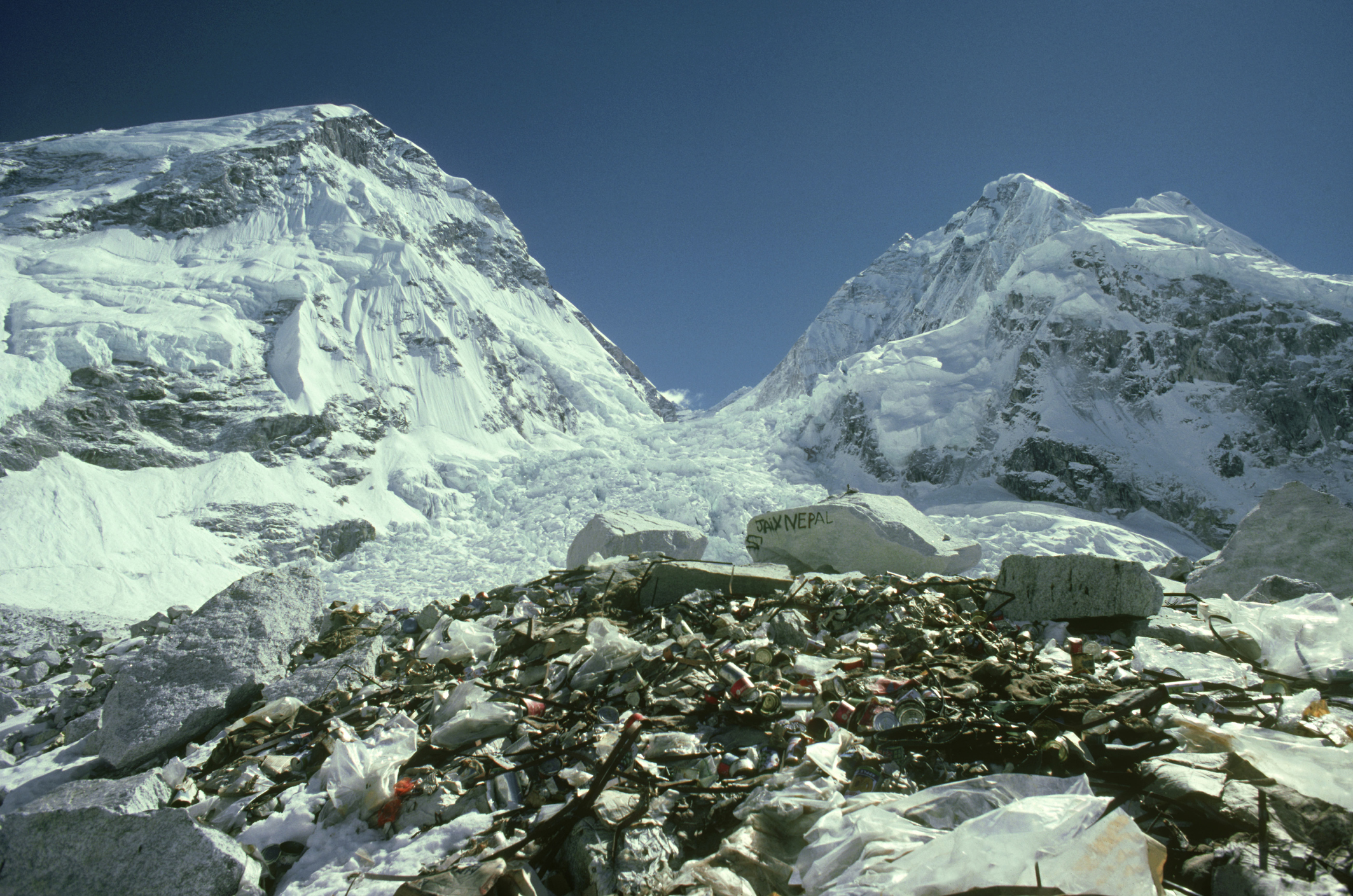 rubbish left by expeditions: 17,500 everest base camp nepal