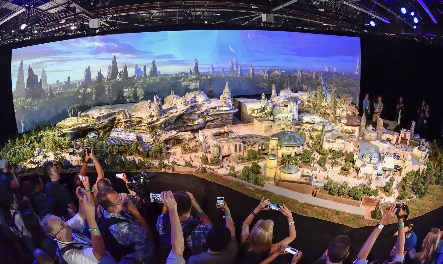 Disney's Star Wars: Galaxy's Edge model