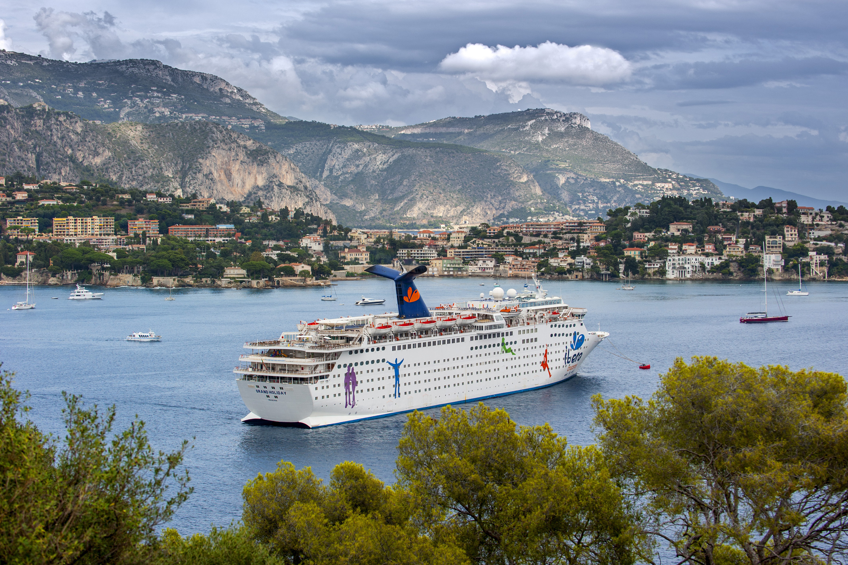 carnival cruise ship europe-ms grand holiday