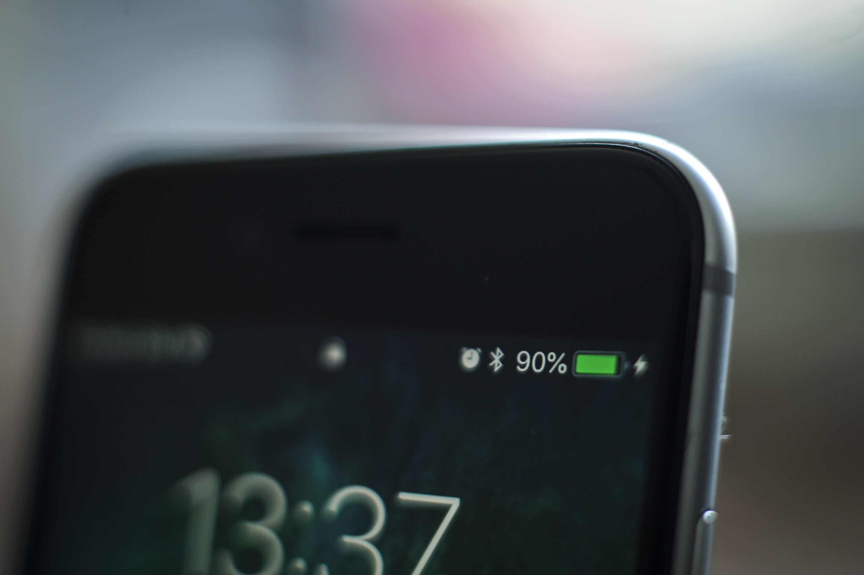 The battery level indicator is seen on an Apple iPhone on October 1, 2018. Apple has locked iPhone battery settings to only those with replacements made by Apple or authorized repair shops on iPhone XR and iPhone XS models. (Photo by Jaap Arriens/NurPhoto)