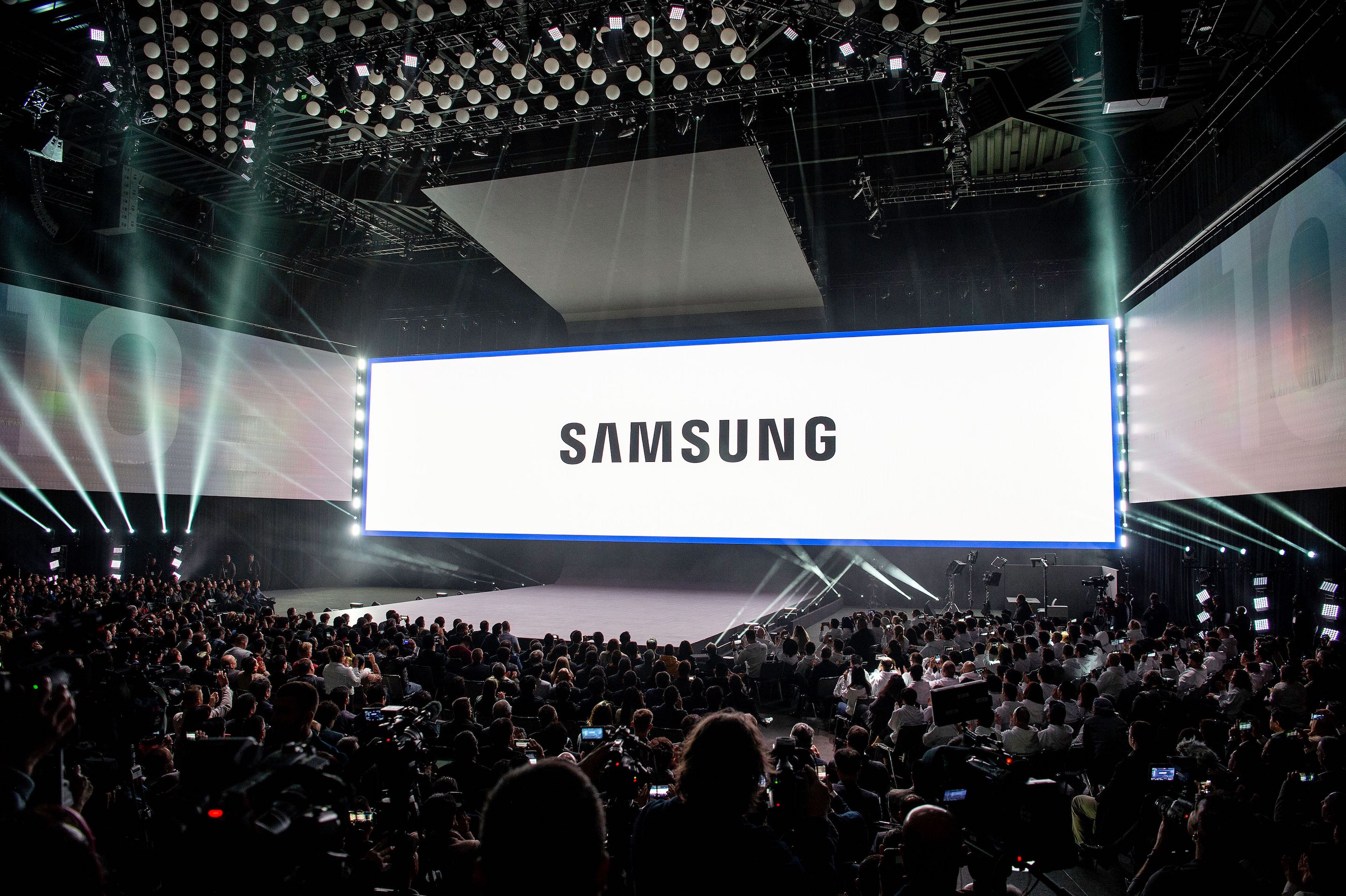 US-IT-LIFESTYLE-SAMSUNG-FOLD