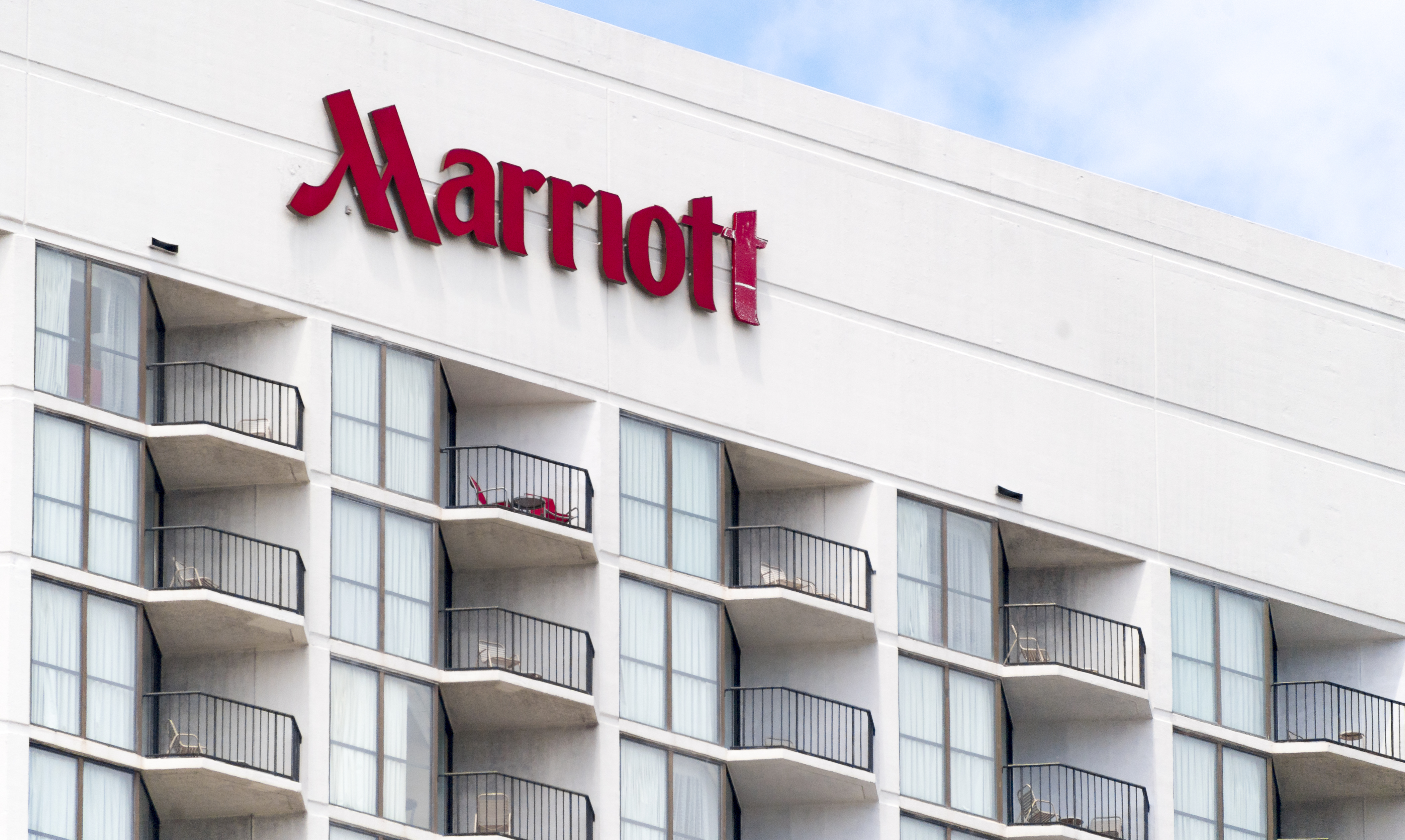 marriott-hotels-mini-shampoo