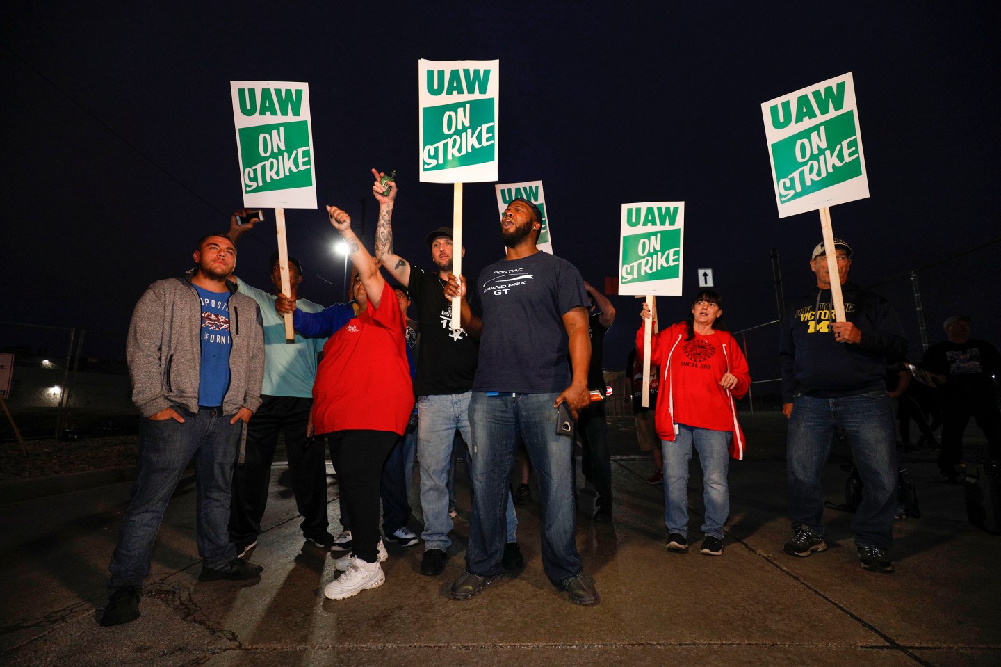 GM Strike Far From Ending as Stocks Plunge and Costs Mount
