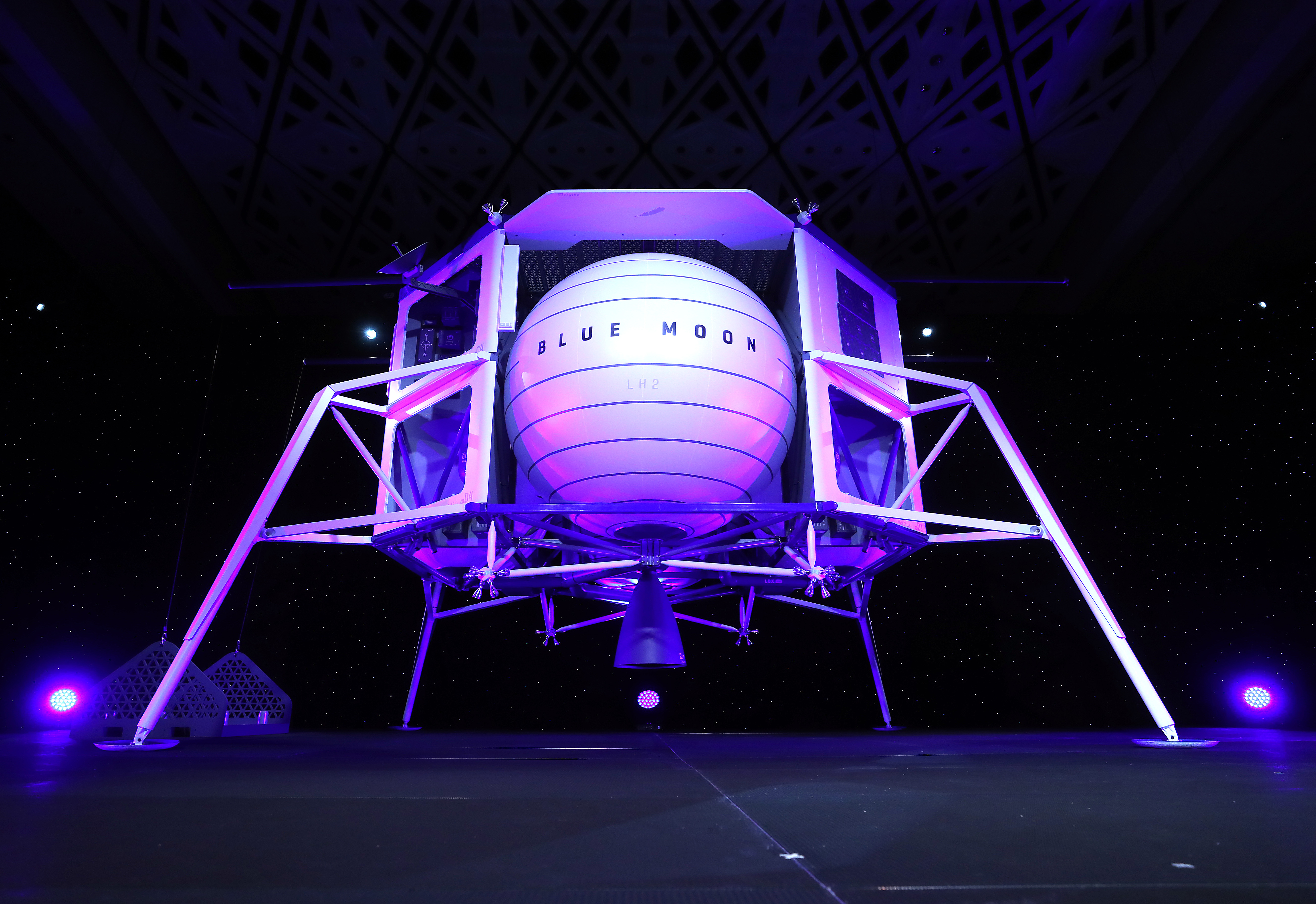 Blue Origin will 'Probably Not' Launch Crewed Space Mission in 2019, CEO Says