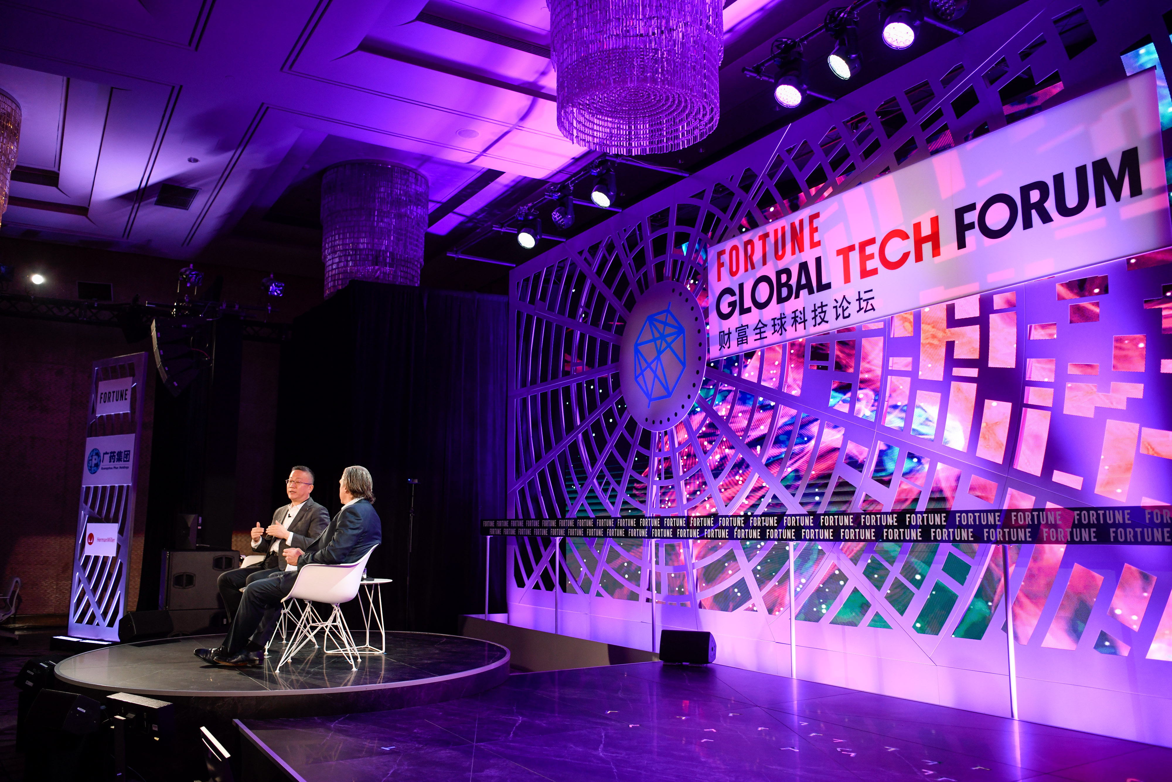 Fortune Global Tech Forum 2019
Thursday, November 7th 2019
Guangzhou, China.
MAKING THE RIGHT CONNECTIONS
The shift in 5G involves a riot of different companies, technologies and regulatory standards. Which player will lead? How will they compete and collaborate? How to stitch everyone together into a seamless high-speed data network that actually works?
Du YeQing, Vice President of 5G Product Line, Huawei
Dennis Song, Vice President, Lenovo Group; Managing Partner, Lenovo Capital
Paul Triolo, Practice Head, Geo-technology, Eurasia Group
Zhao Feng, Vice President and Chief Technology Officer, Haier Smart Home
Moderator: Moderator: Jennifer Zhu Scott, Founding Principal, Radian Partners; Co-chair, FORTUNE Global Tech Forum
Photographed by Shawn Koh/Fortune