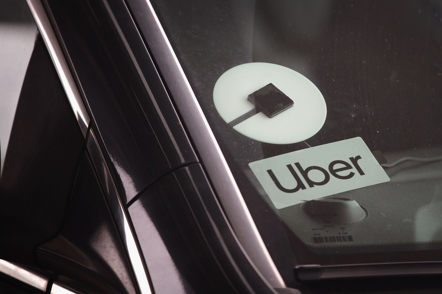 CHICAGO, ILLINOIS - APRIL 10: A ride share driver picks up passengers at O'Hare Airport on April 10, 2019 in Chicago, Illinois. In response to the death of 21-year-old University of South Carolina student Samantha Josephson, the South Carolina House has approved a bill that would require Uber, Lyft and other ride sharing vehicles to have illuminated signs. Josephson was killed after climbing into a vehicle that she thought was her Uber ride. (Photo by Scott Olson/Getty Images)