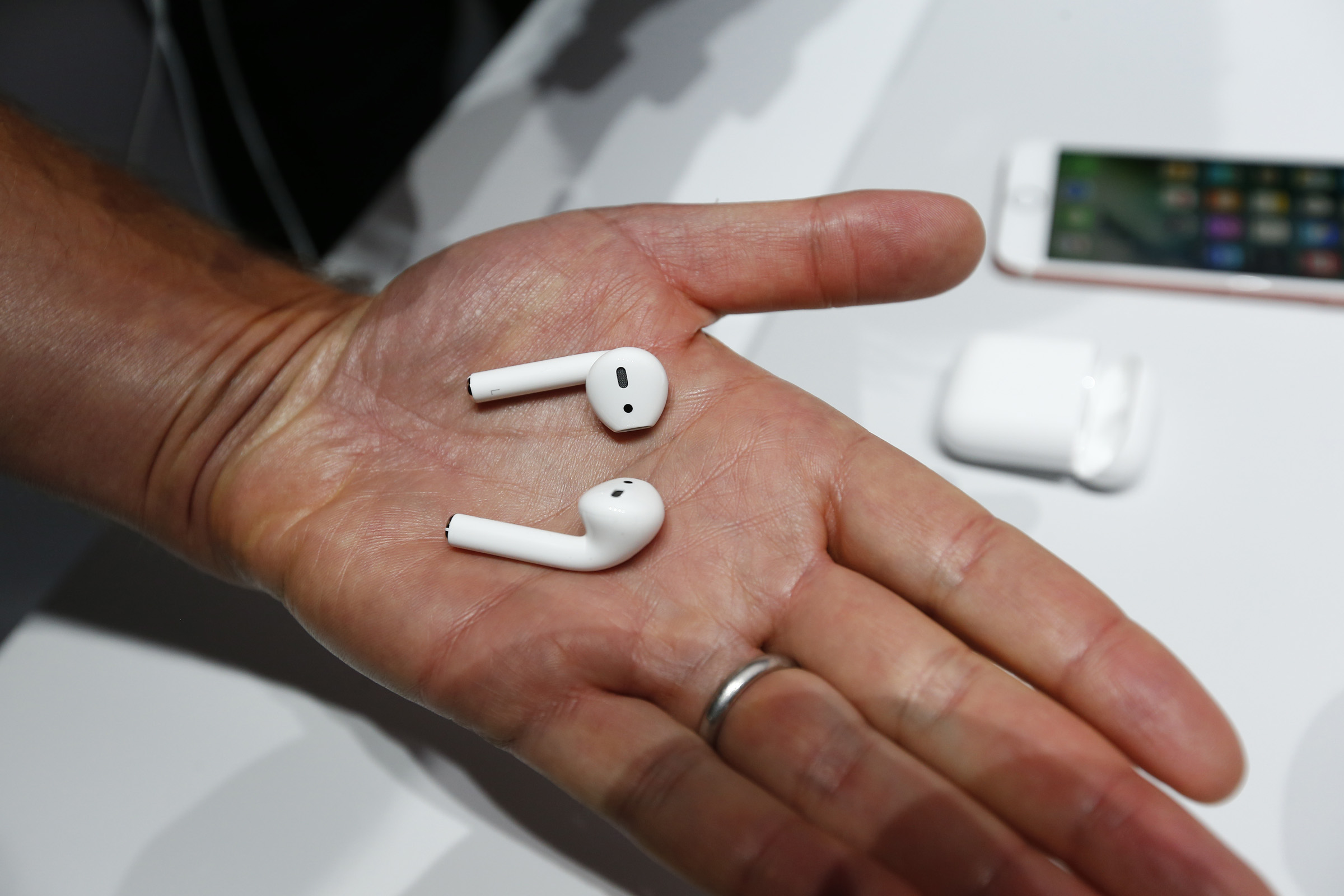 apple airpods