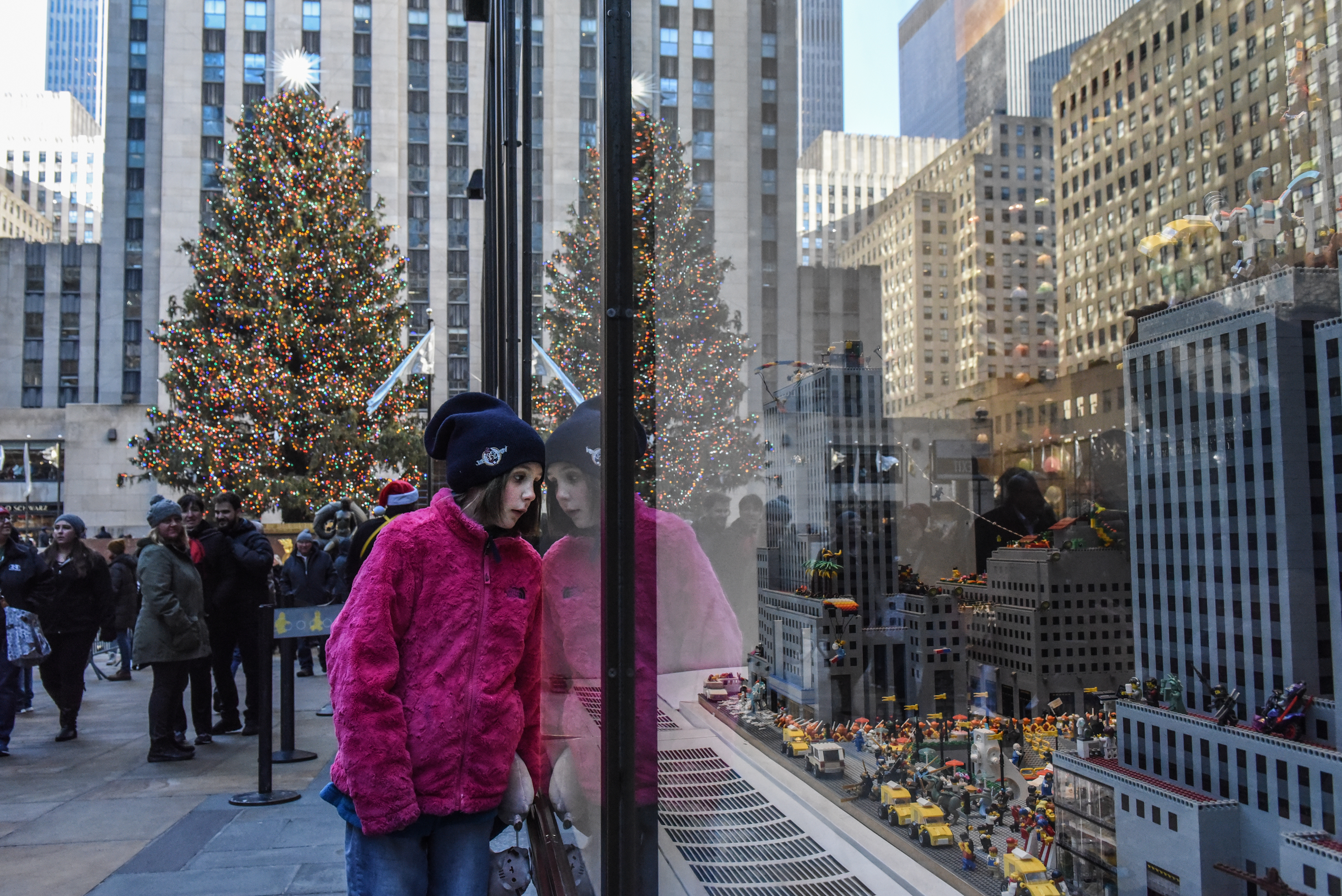 NEW YORK, NY - DECEMBER 20: A young person looks into a store window at Rockefeller Center on December 20, 2019 in New York City. Despite a healthy consumer economy the U.S. saw more than 9,000 retail store closings in the this year alone. (Photo by Stephanie Keith/Getty Images)